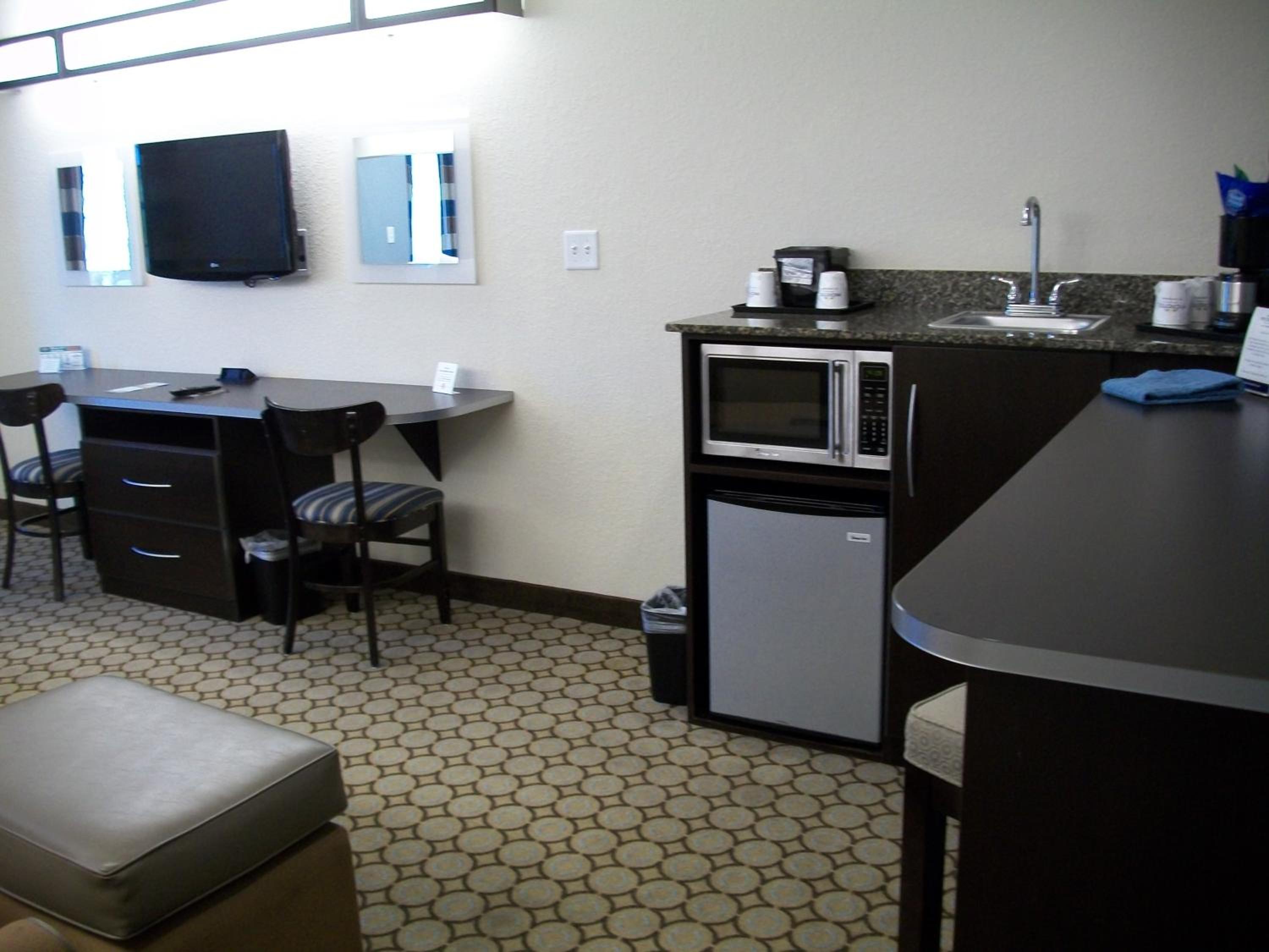 Queen Studio Suite - Non-Smoking - Photo 2