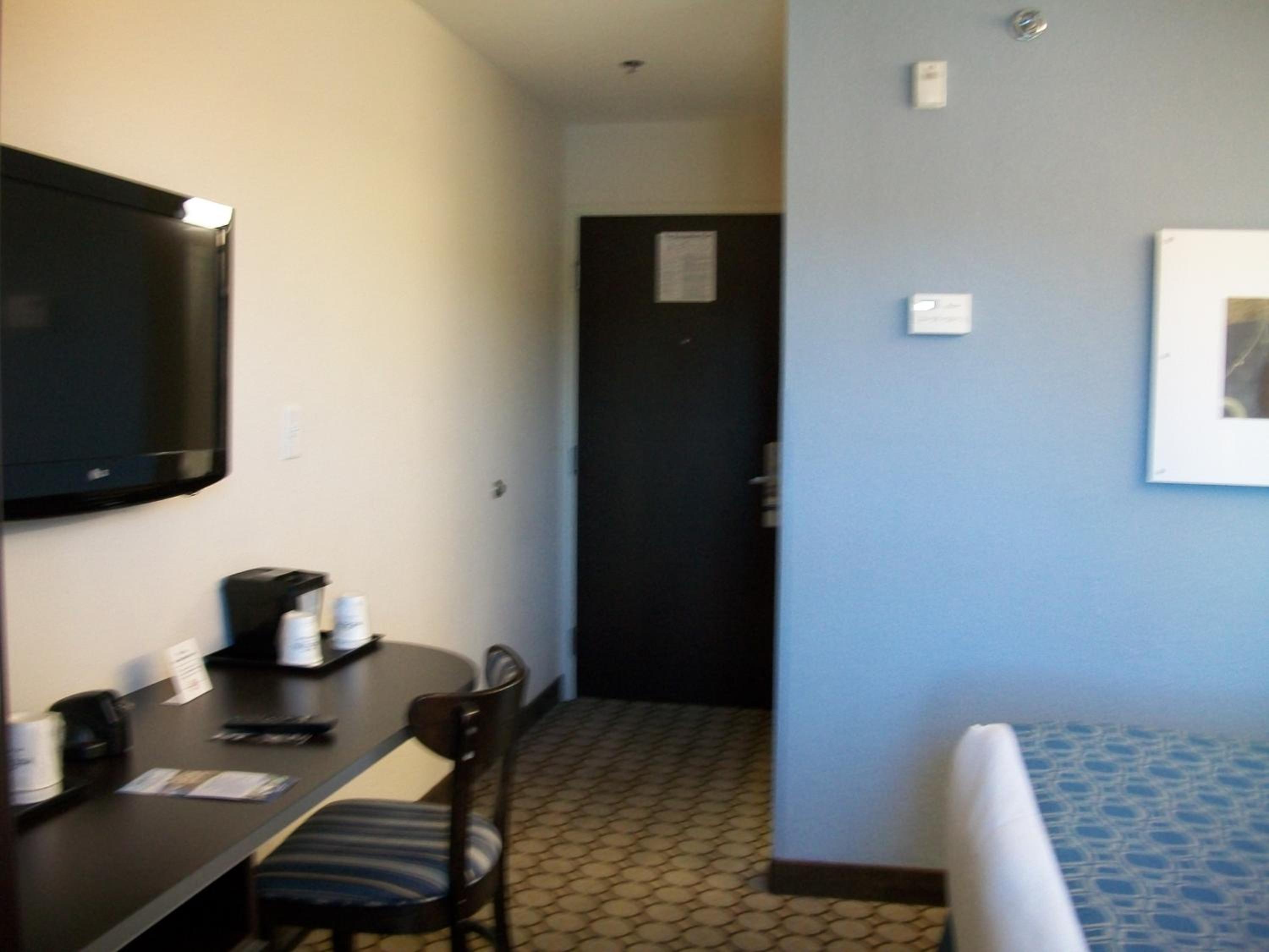 Queen Room - Non-Smoking - Photo 1