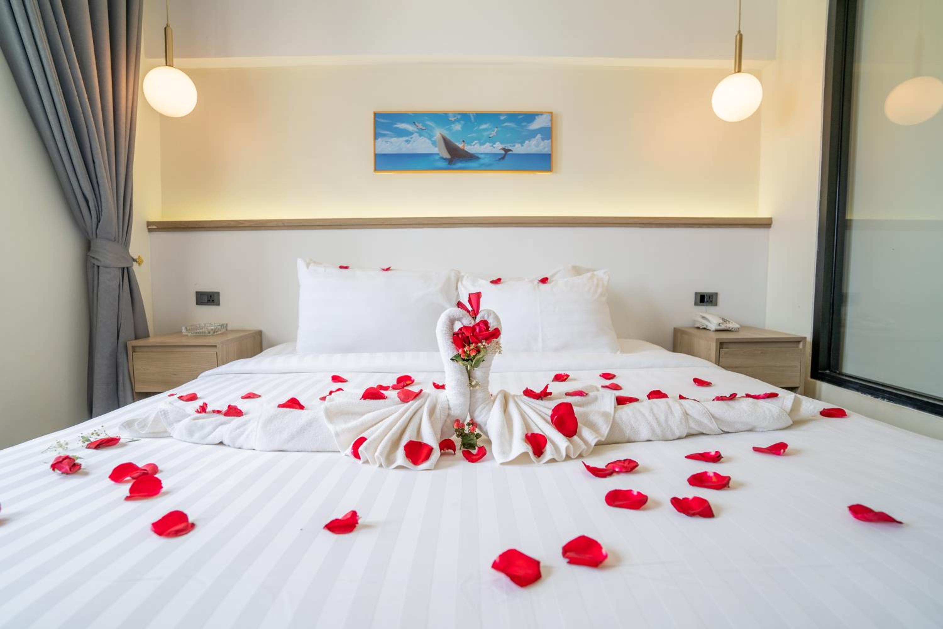 Deluxe King Room - Photo 1