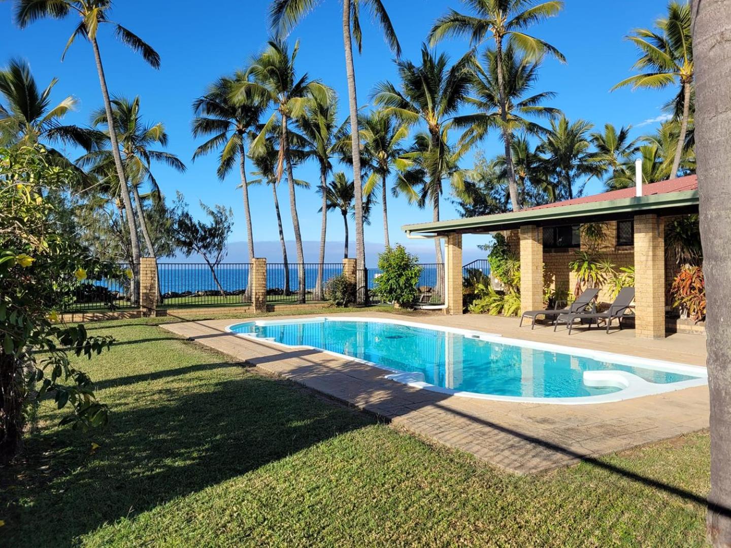 Beachfront with Pool View 42 photo 2