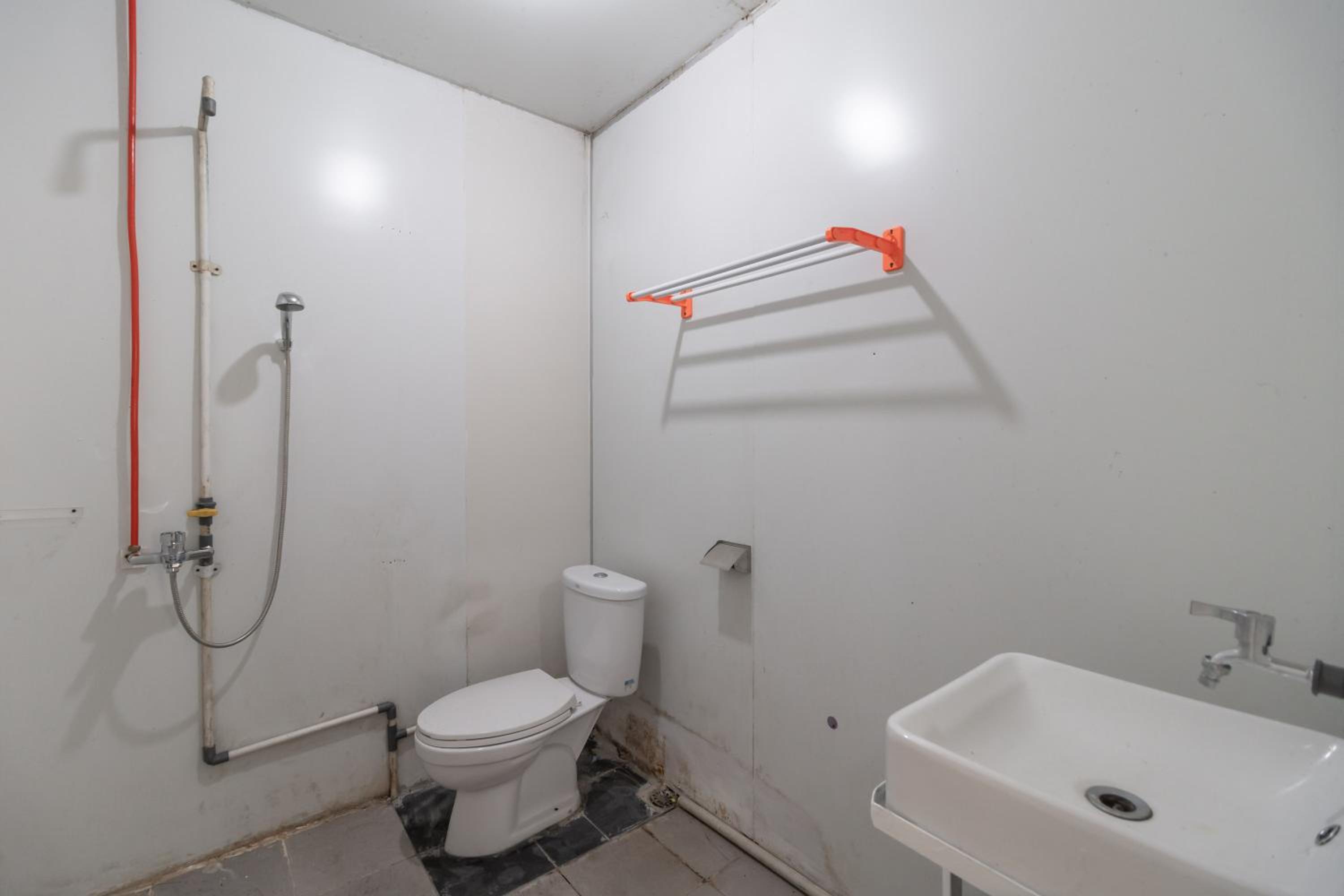 Standard Double Room - Photo 7