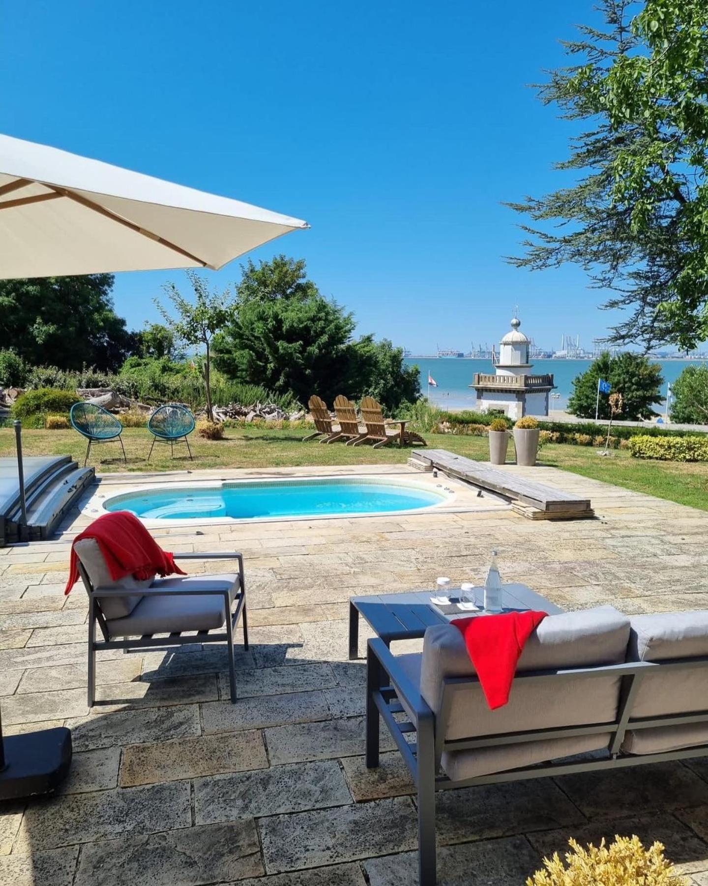 Villa with Private Pool - Photo 7