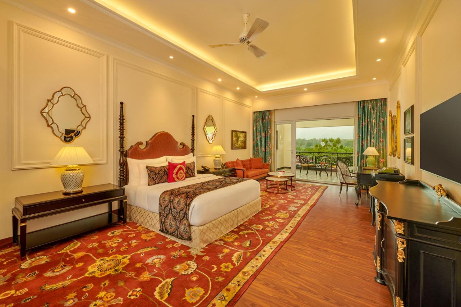 Manager's Suite - - 10% Discount on Foods & Soft Beverages* | 15% Discounts on Laundry Services* | INR 500 spa credit during your stay on selective Massage services. TnC Apply.* | Free Minibar - 2 cans of soft Beverages (Once on Arrival) - Photo 1