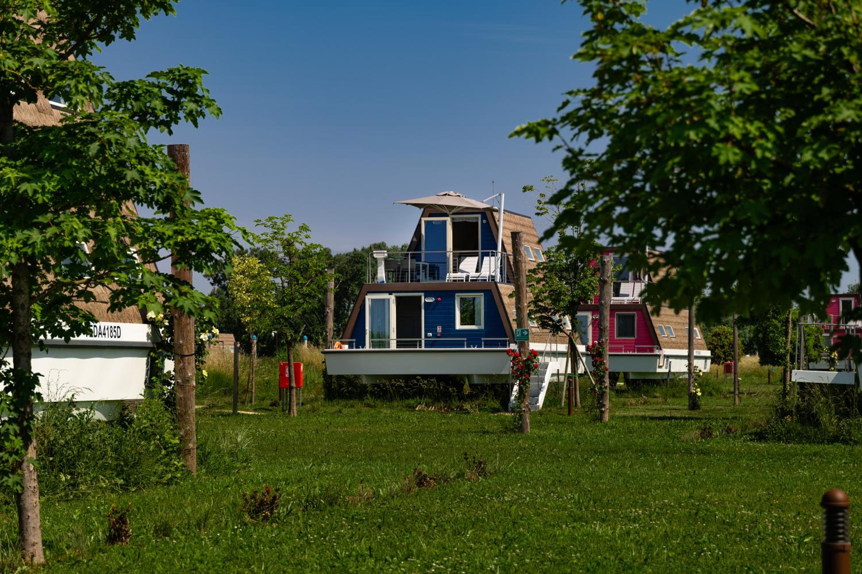 Mobile Home - Photo 15