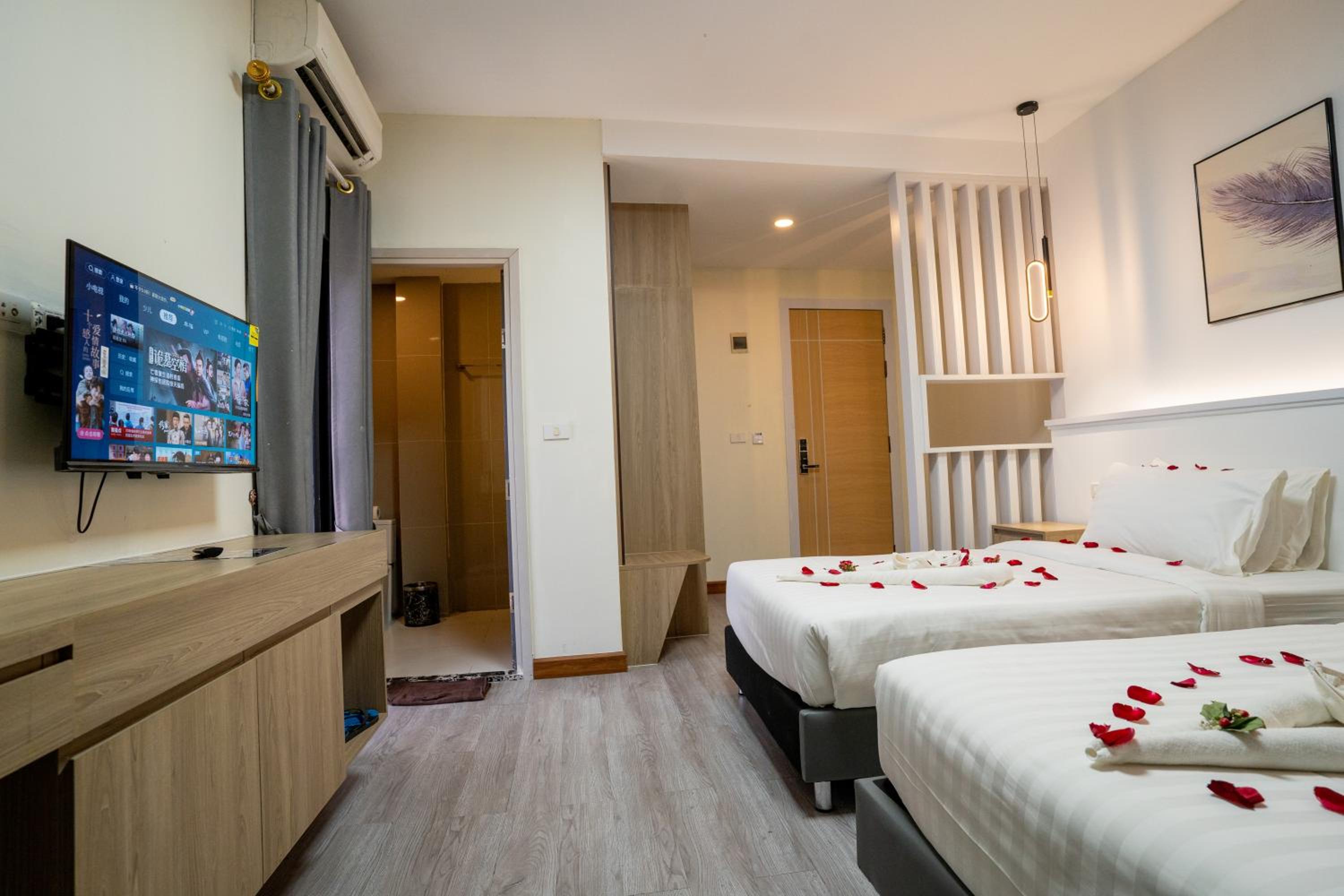 Deluxe Twin Room - Photo 10