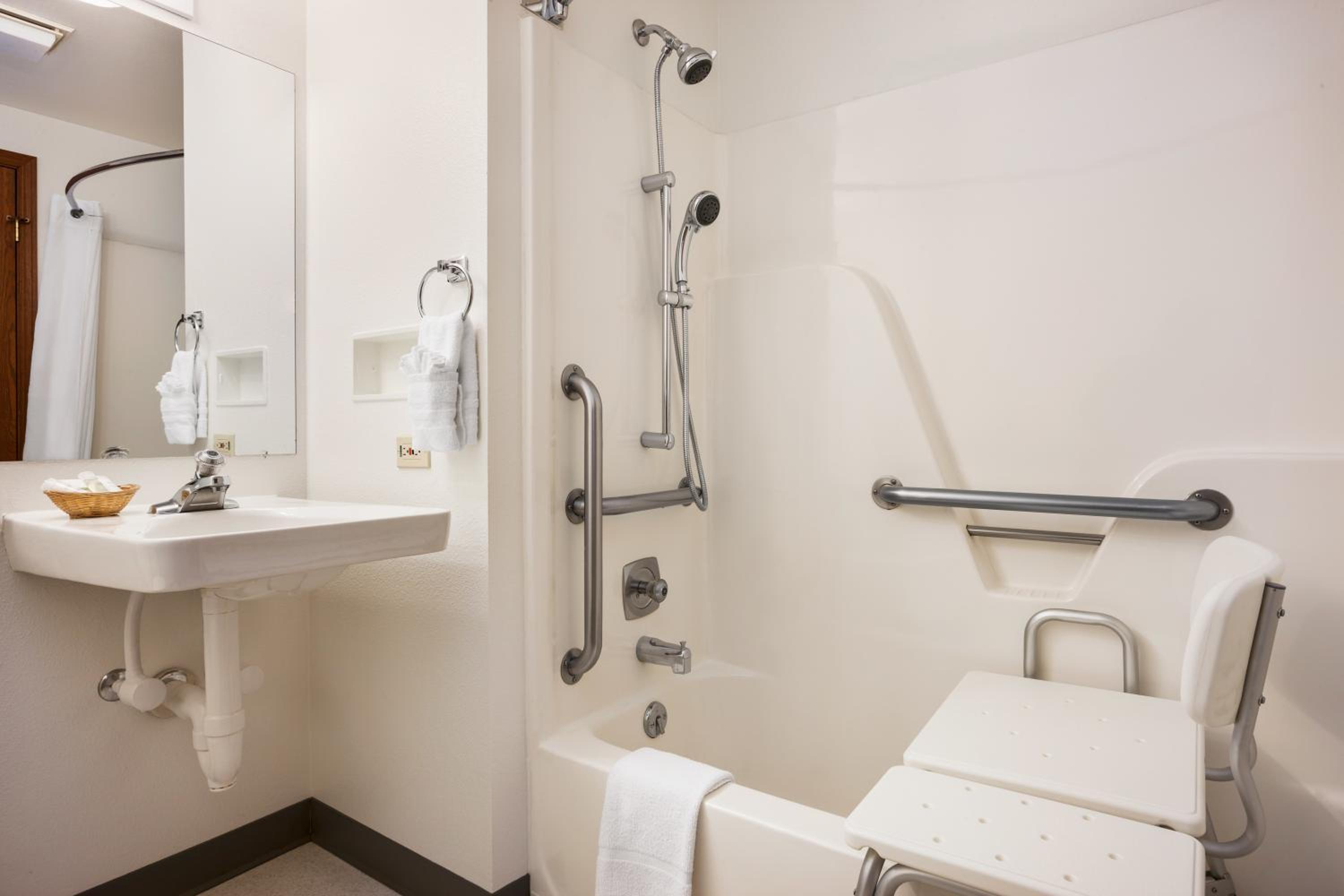 Queen Room - Disability Access/Non-Smoking - Photo 4