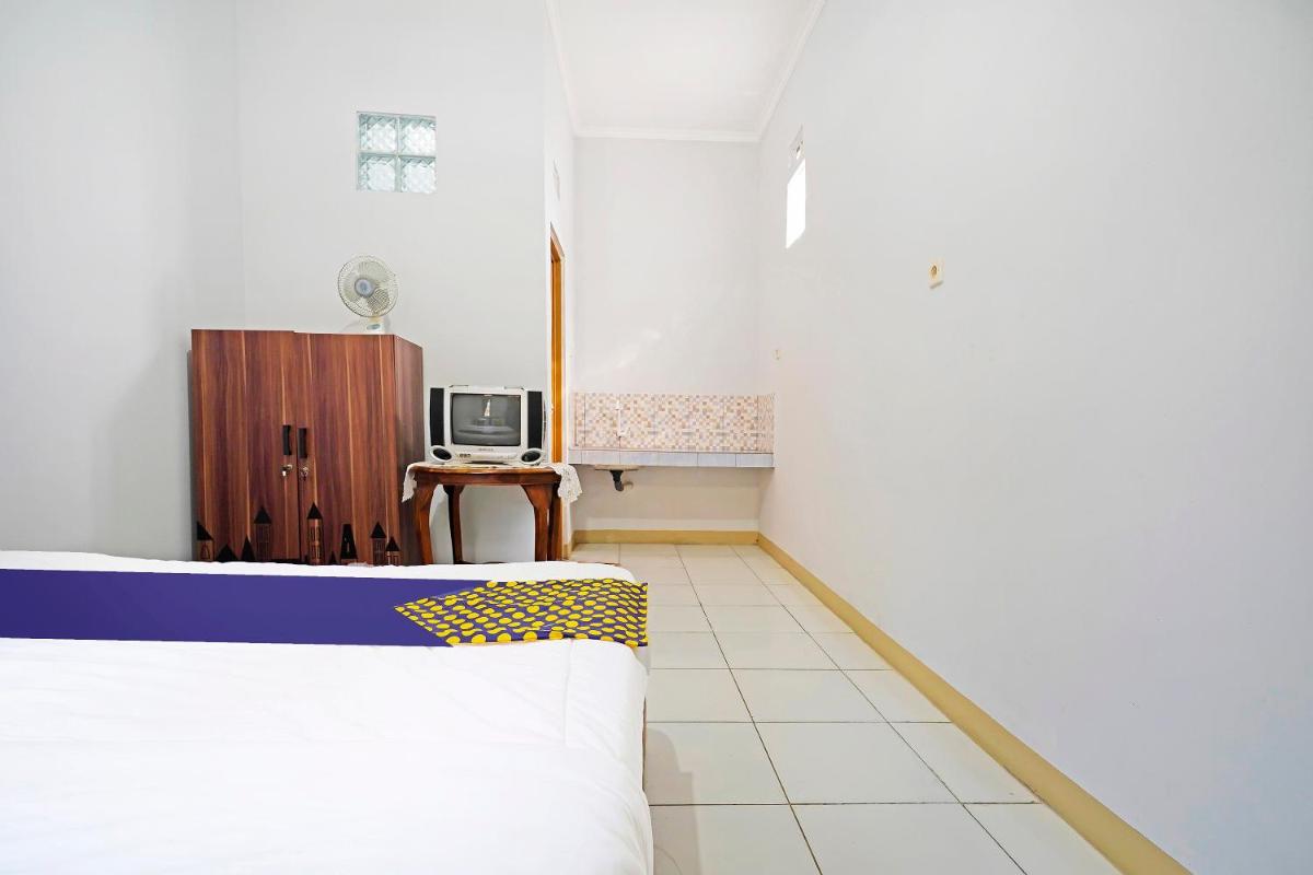 Budget Double Room photo 2