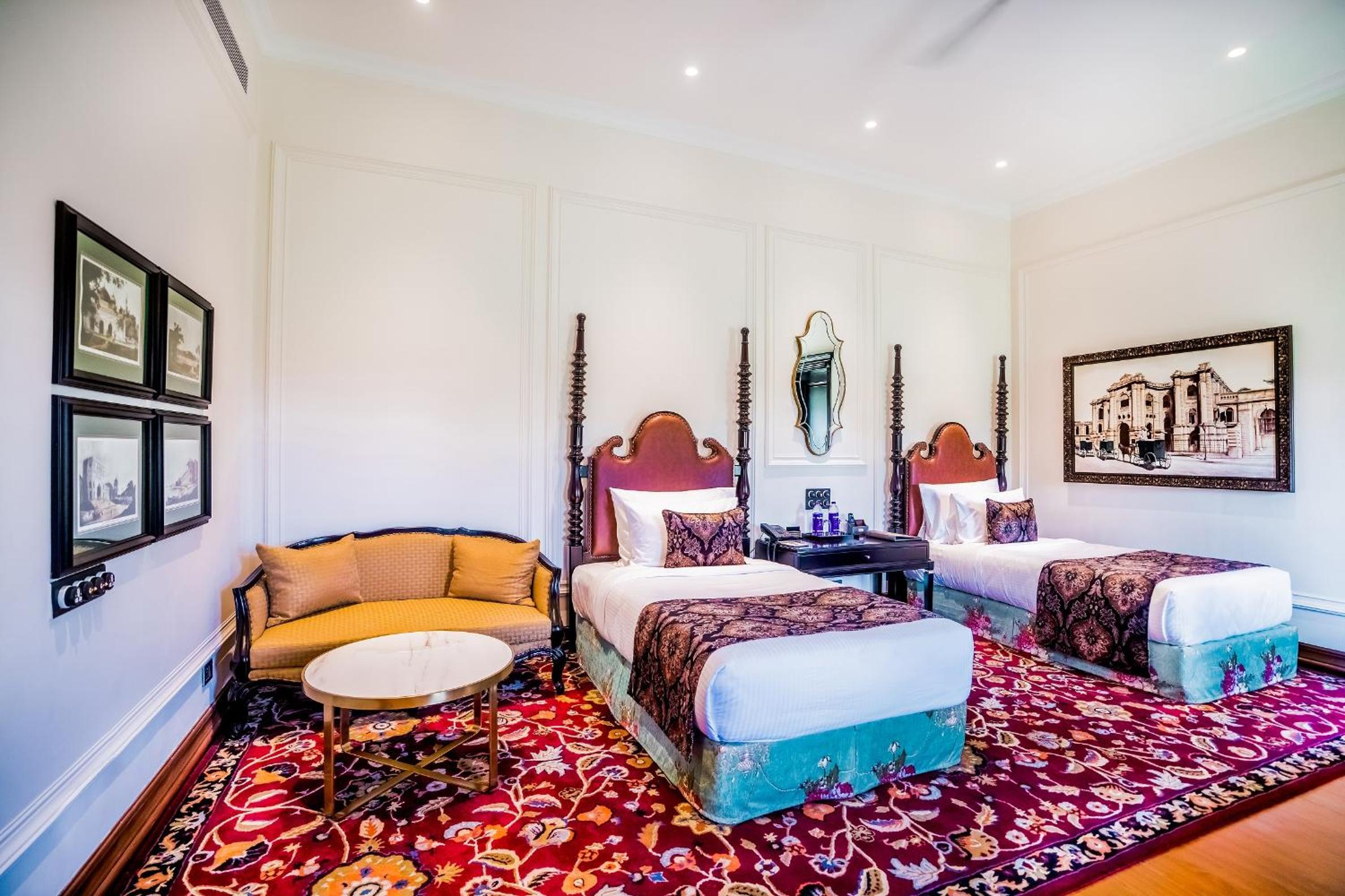 Standard Double Room - 10% Discount on Foods & Soft Beverages* | 15% Discounts on Laundry Services* | INR 500 spa credit during your stay on selective Massage services. TnC Apply.* | Free Minibar - 2 cans of soft Beverages (Once on Arrival) - Photo 1