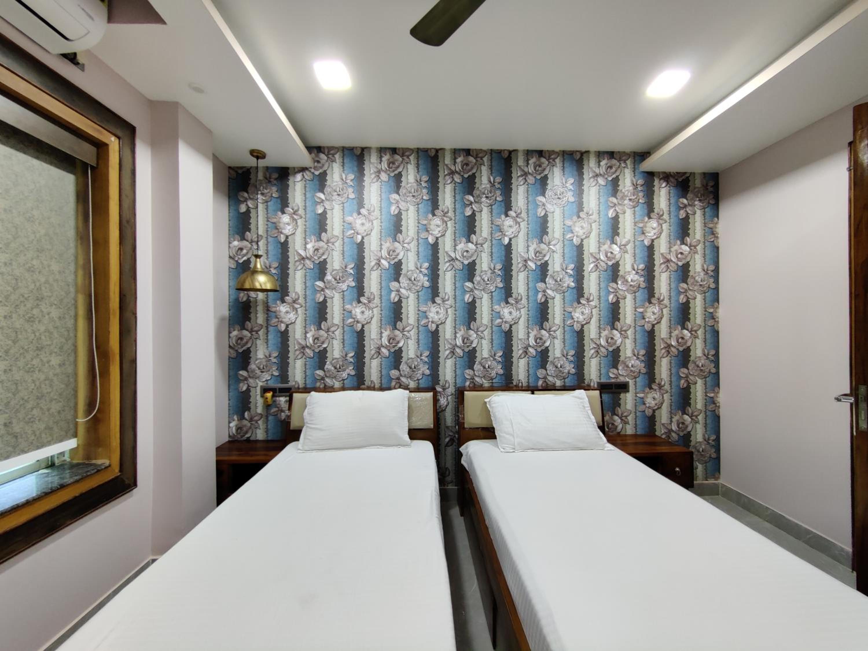 Twin Room with Bathroom