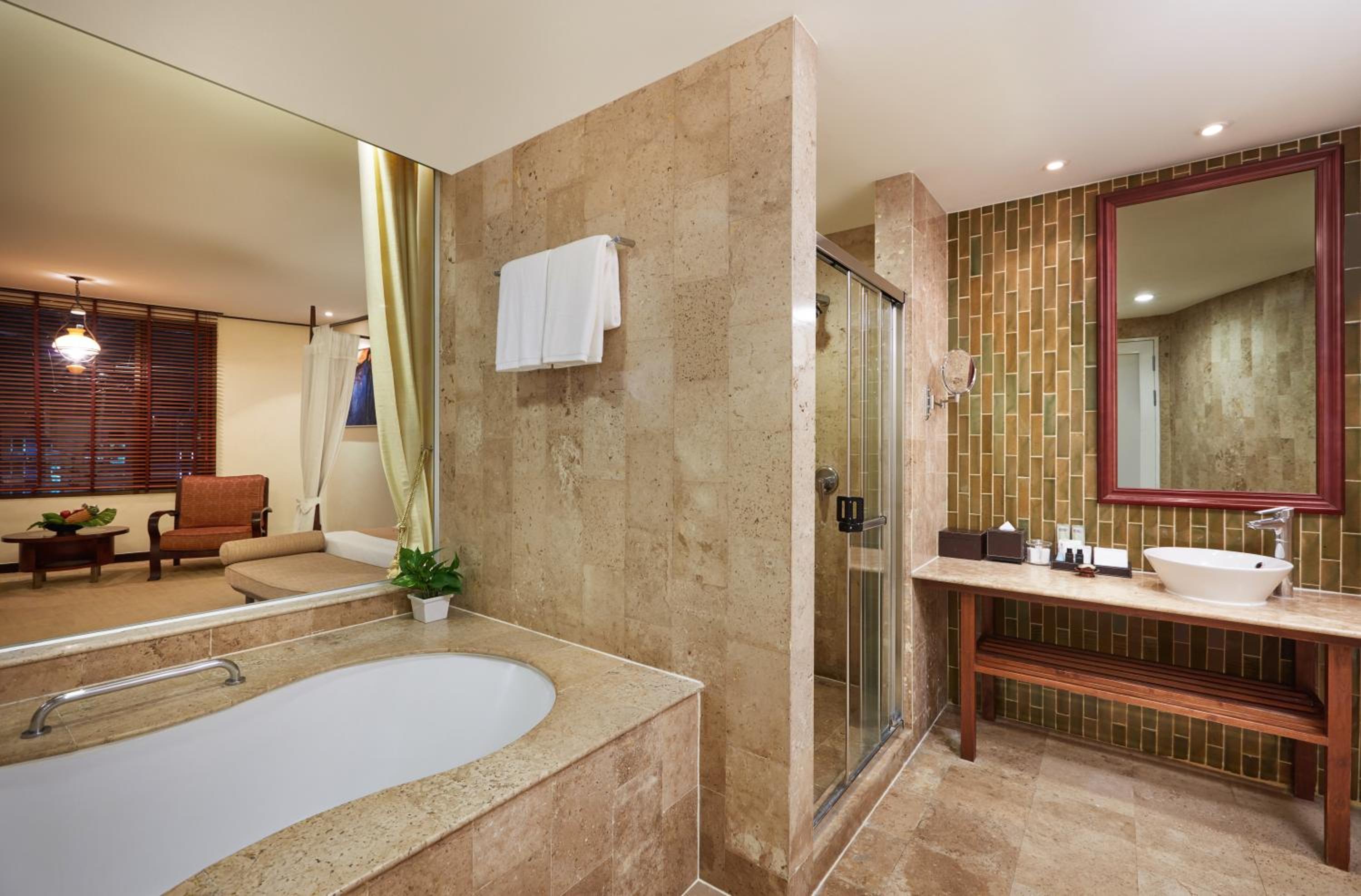 Diplomat One-Bedroom Suite (Corner Wing) photo 2