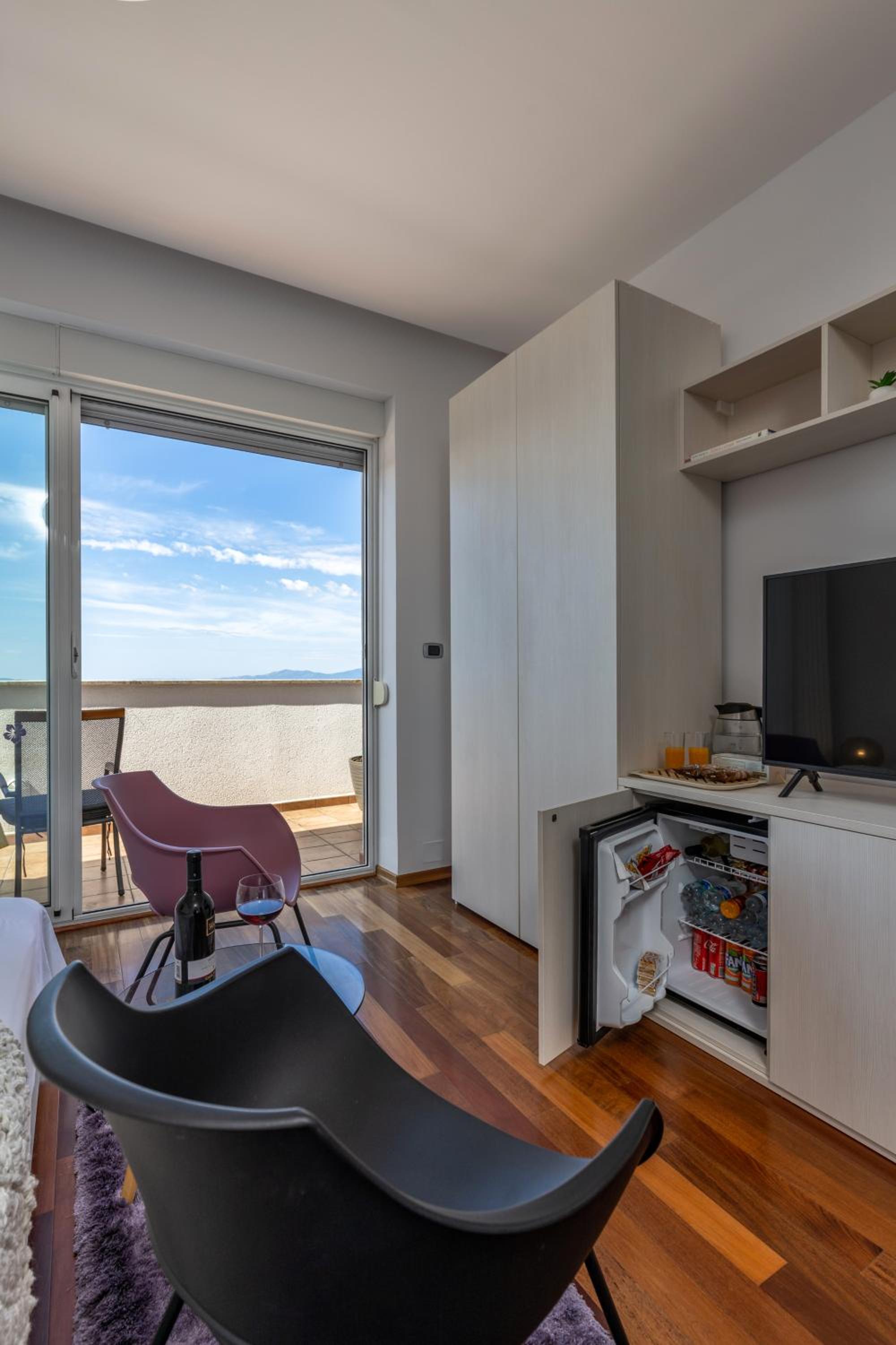 Triple Room with Sea View - Photo 4