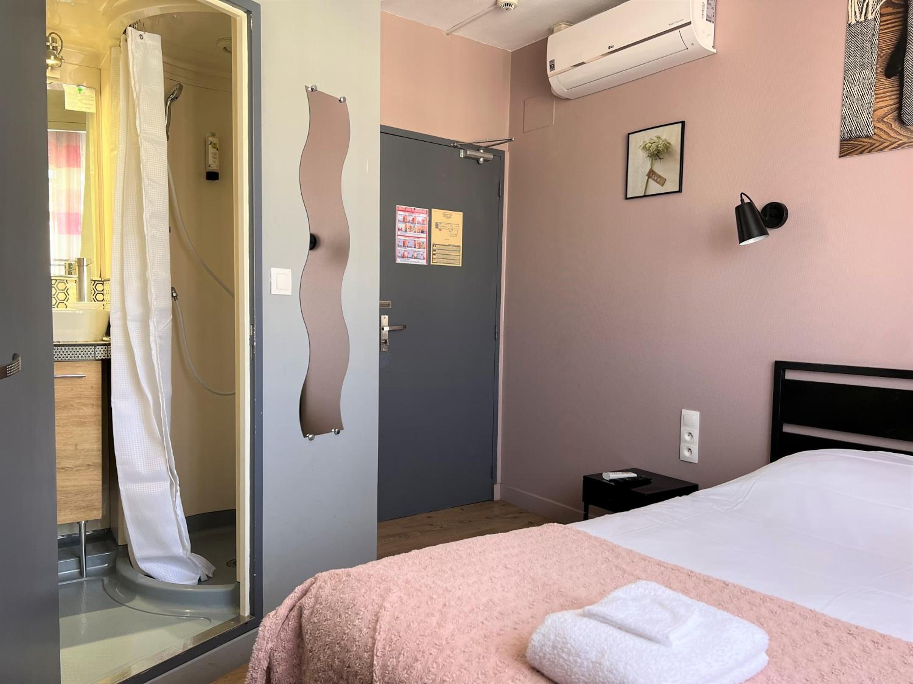 Single Room photo 2