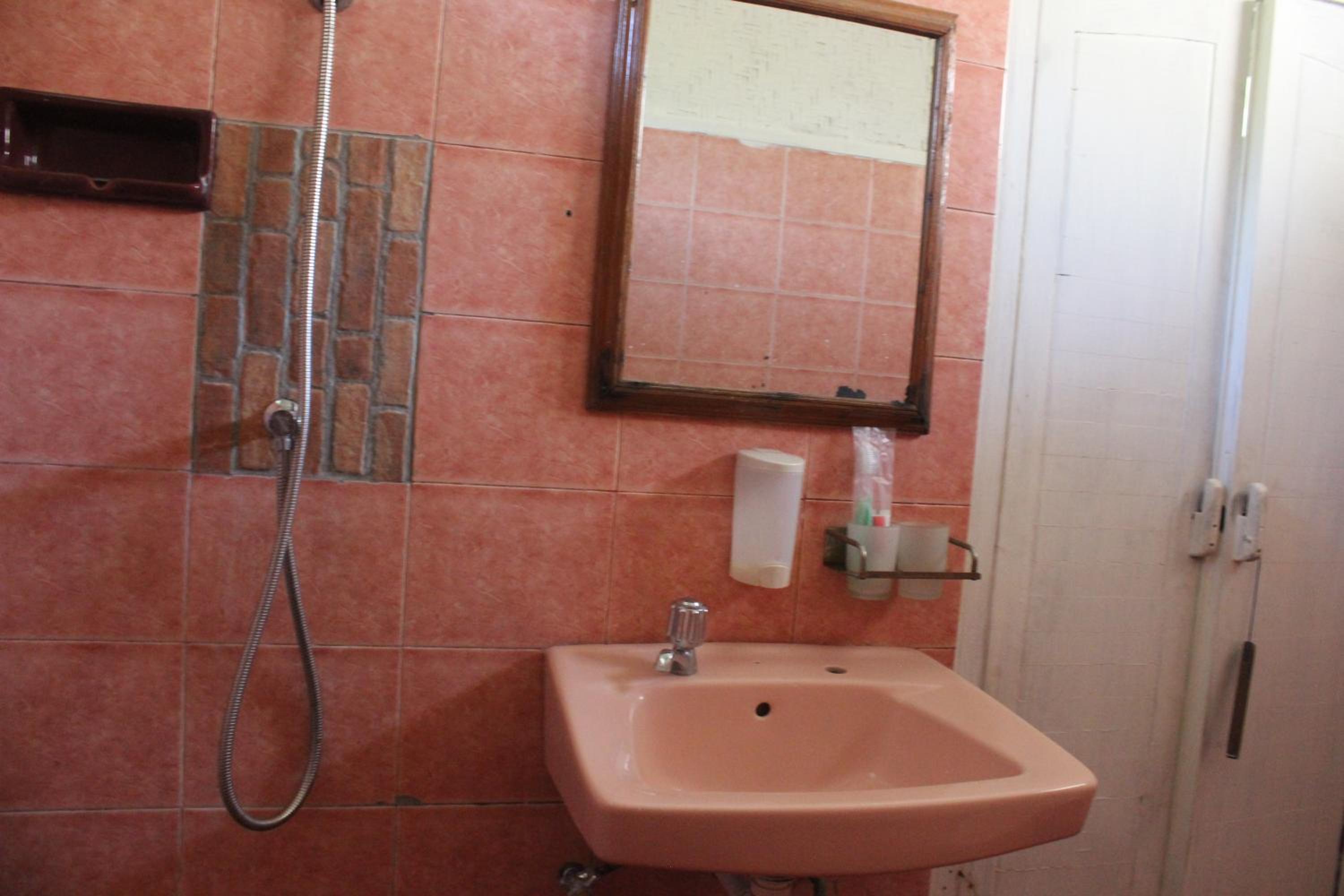 Standard Double Room - Photo 3
