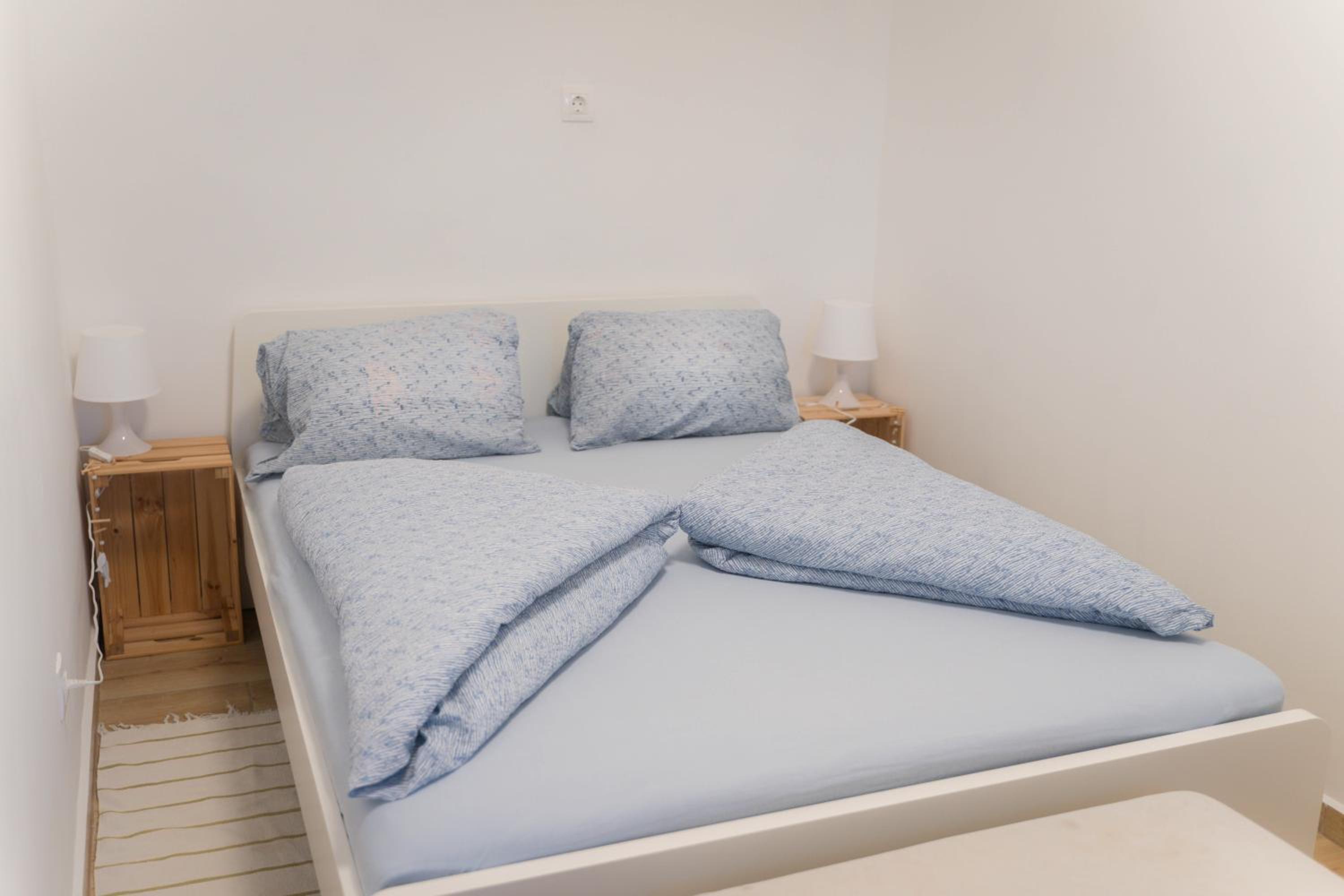 Two-Bedroom House - Photo 2