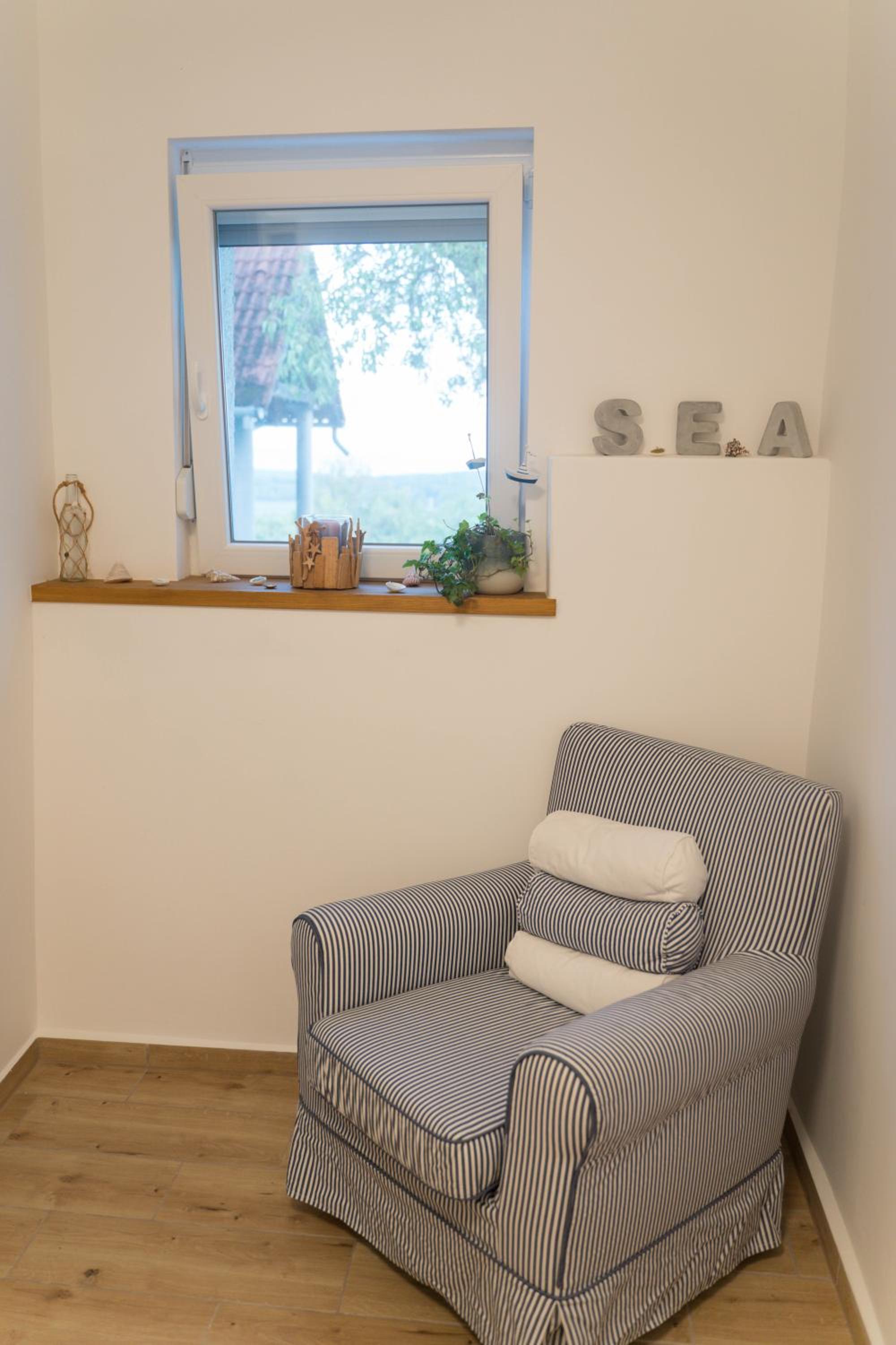 Two-Bedroom House - Photo 14
