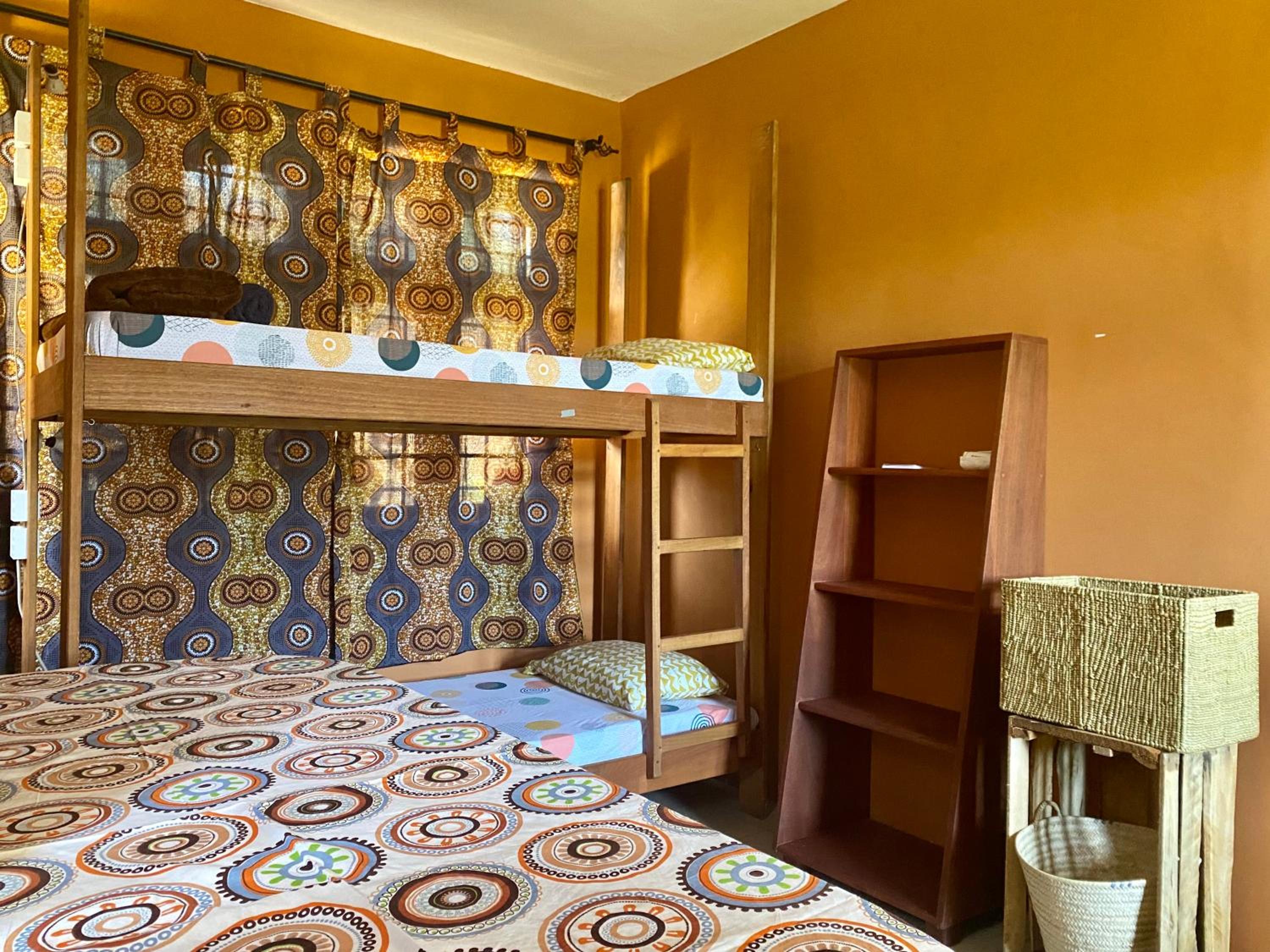 6-Bed Mixed Dormitory Room photo 2