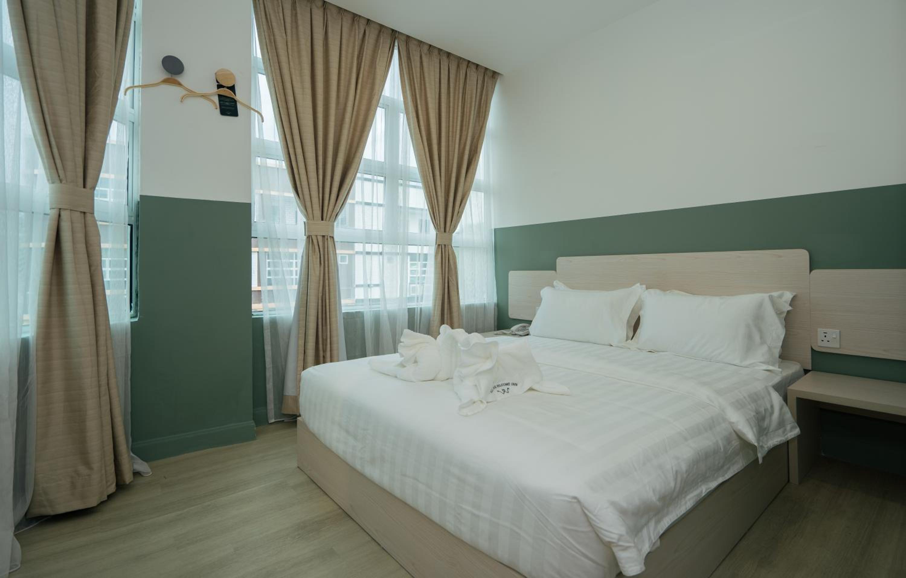 Premium Queen Room