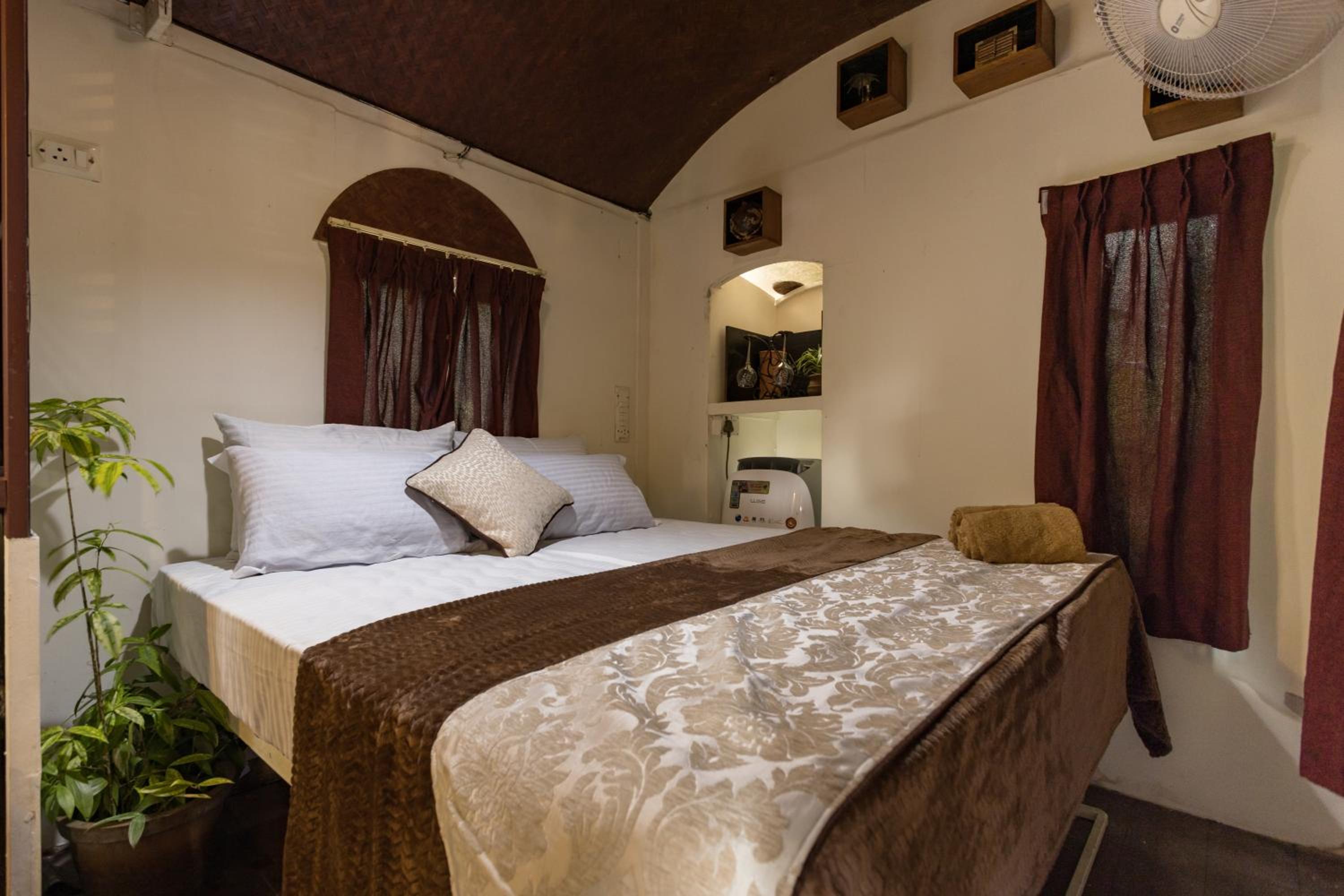 Superior Single Room with complimentary Head Massage