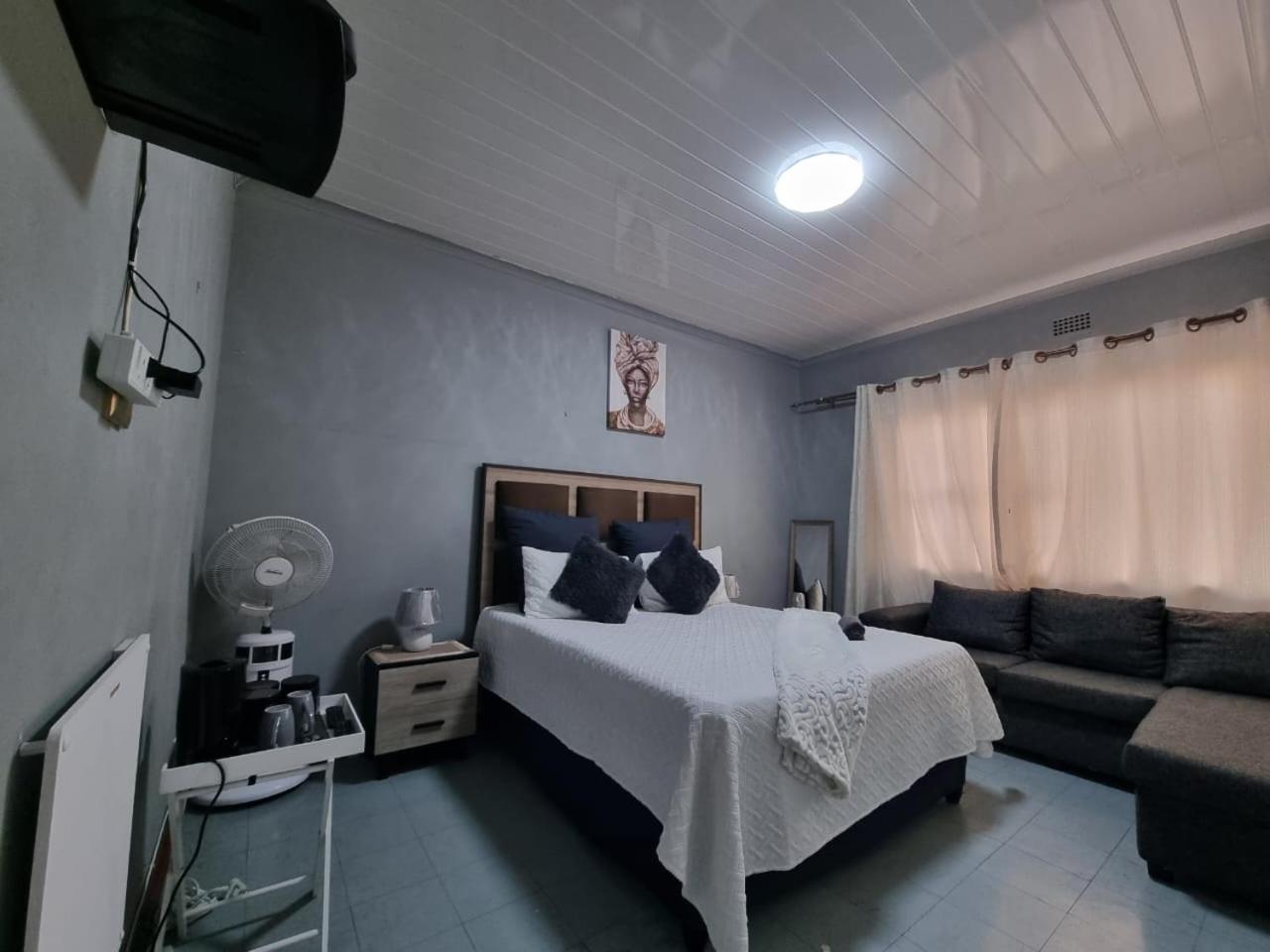 Deluxe Queen Room - Photo 4