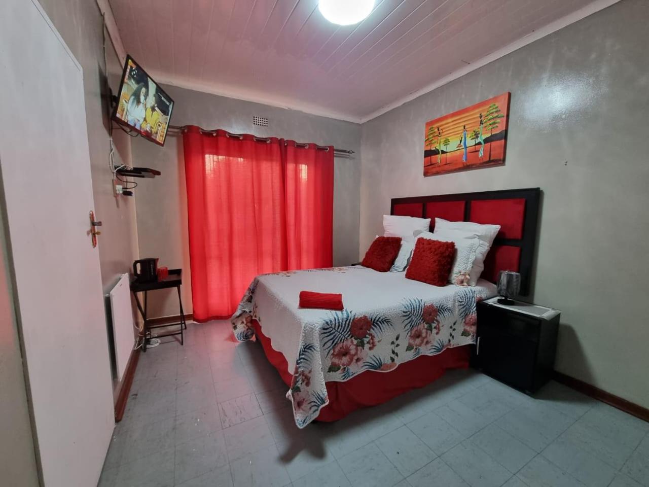 Deluxe Queen Room - Photo 2
