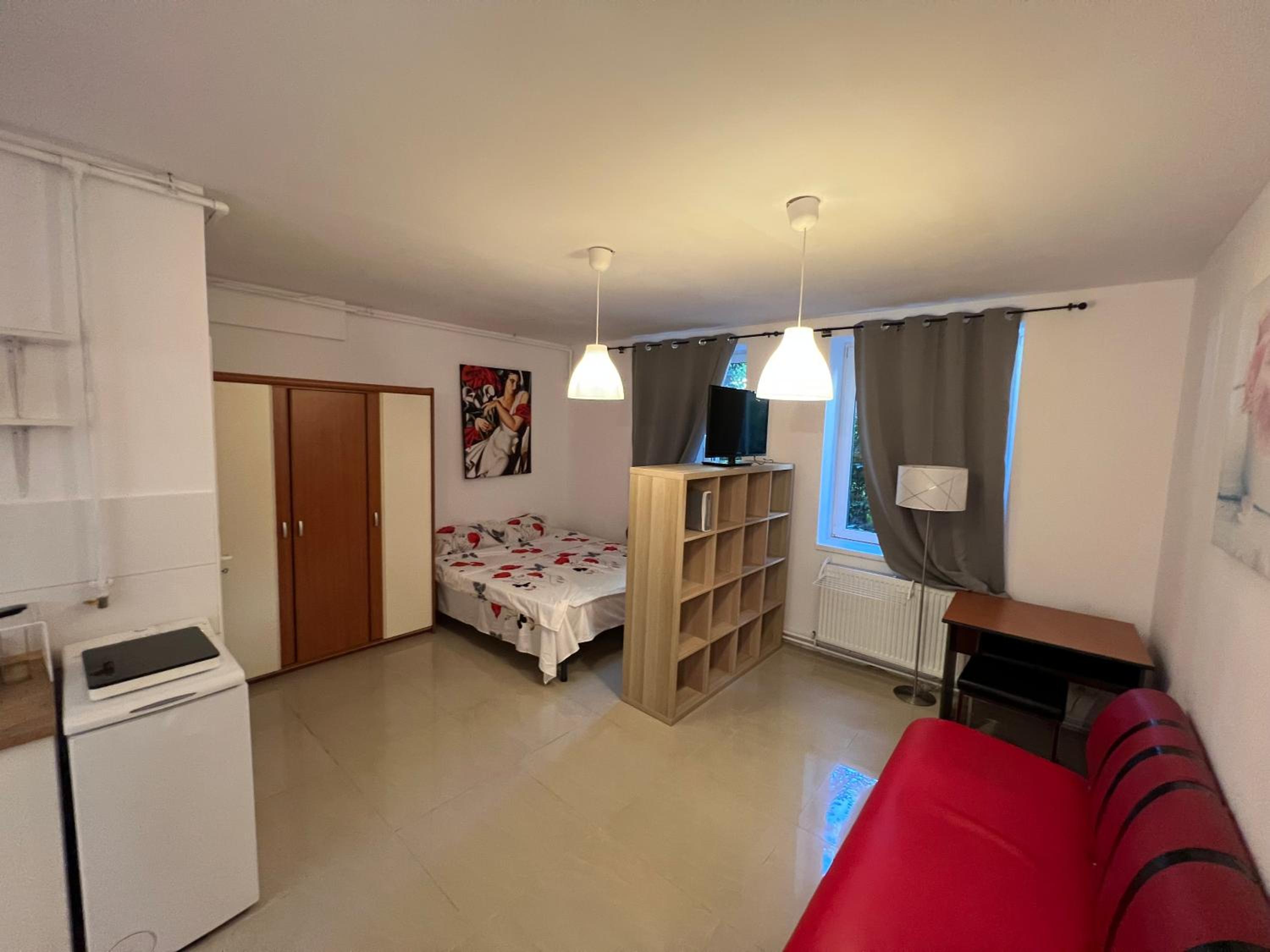 Studio Apartment - Photo 1