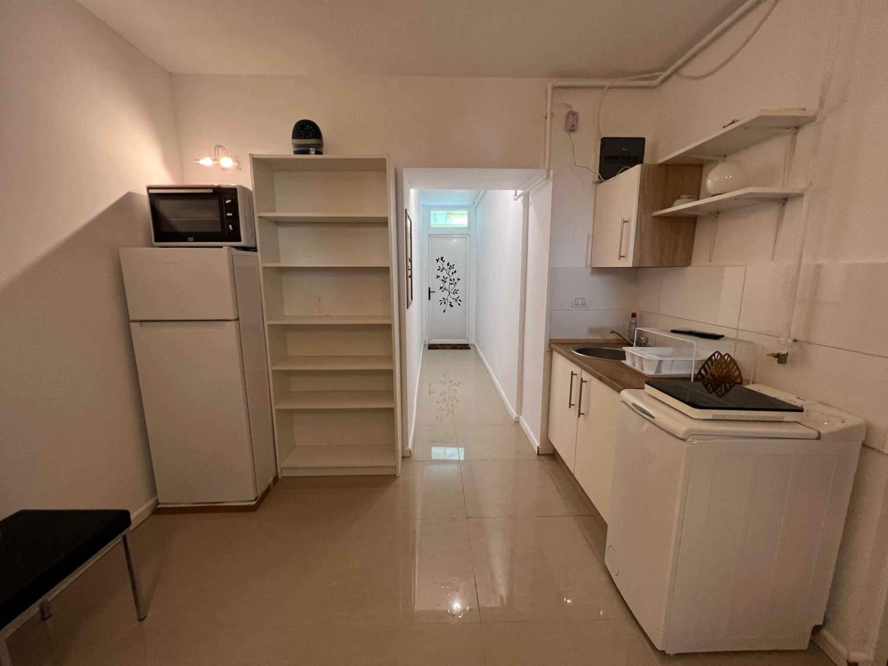 Studio Apartment - Photo 2
