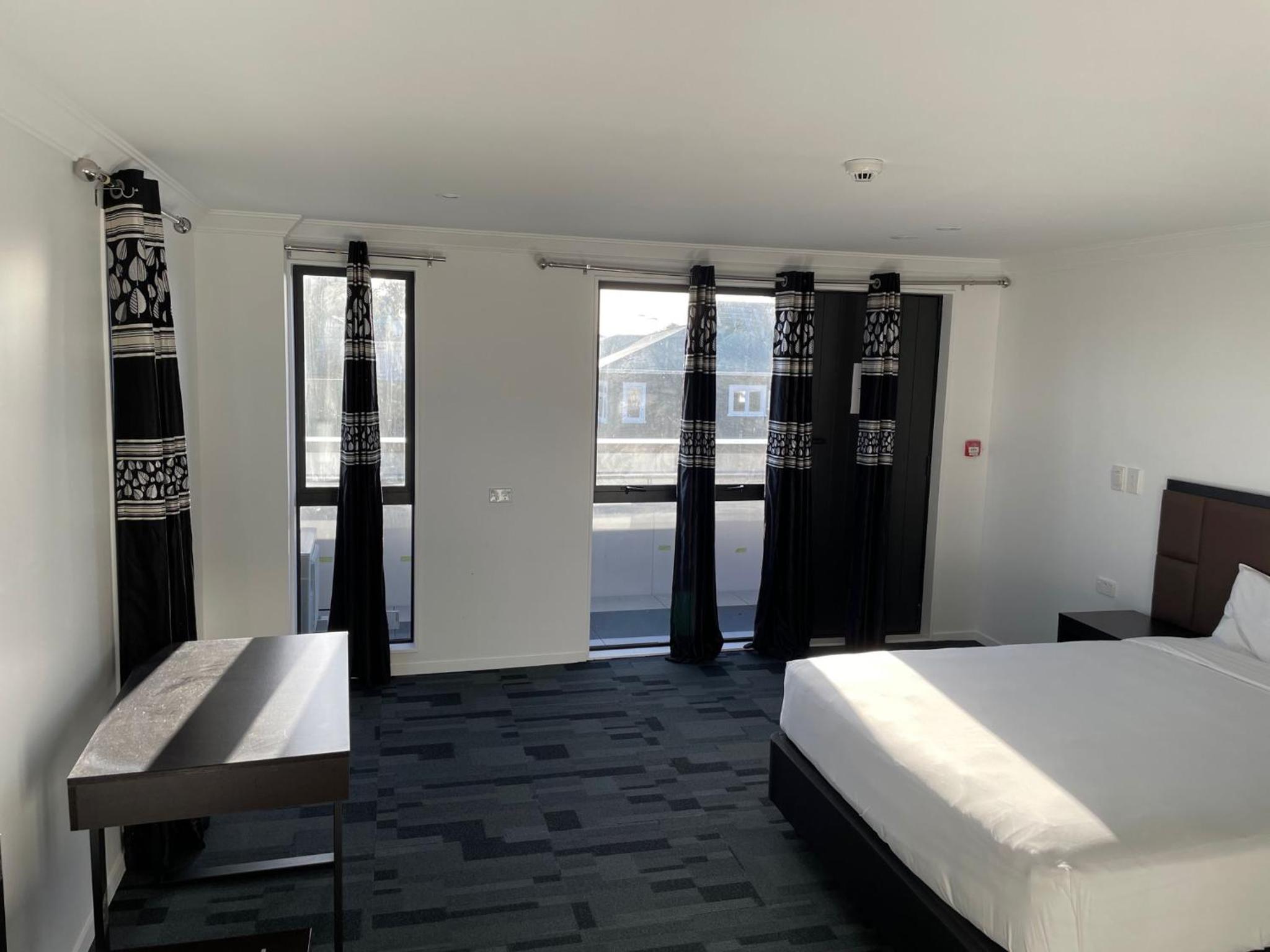 Queen Room - Photo 9