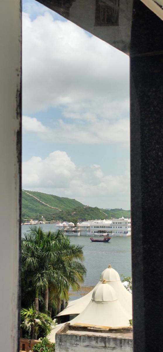 King Room with Lake View photo 2