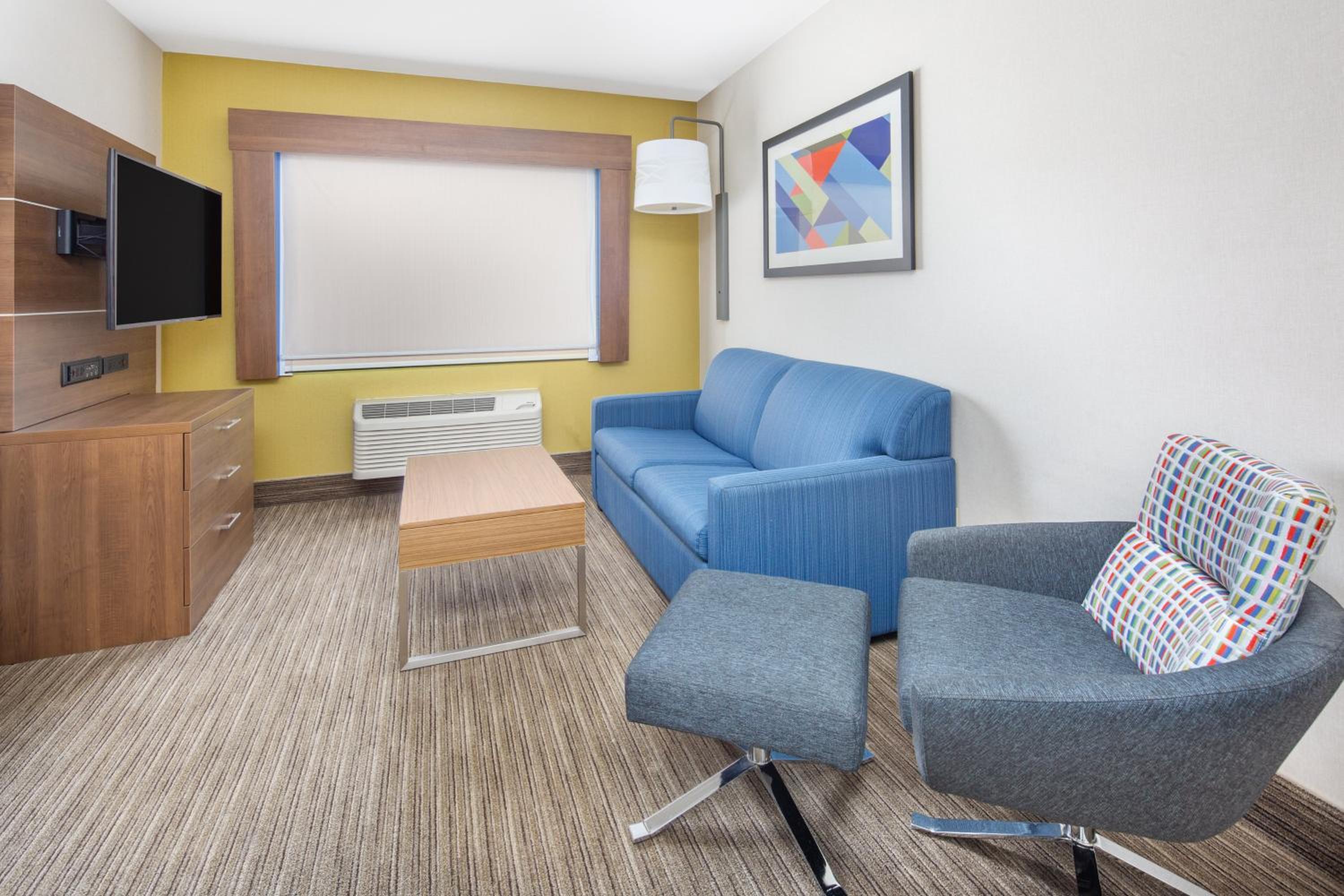 Standard King Room - Photo 3