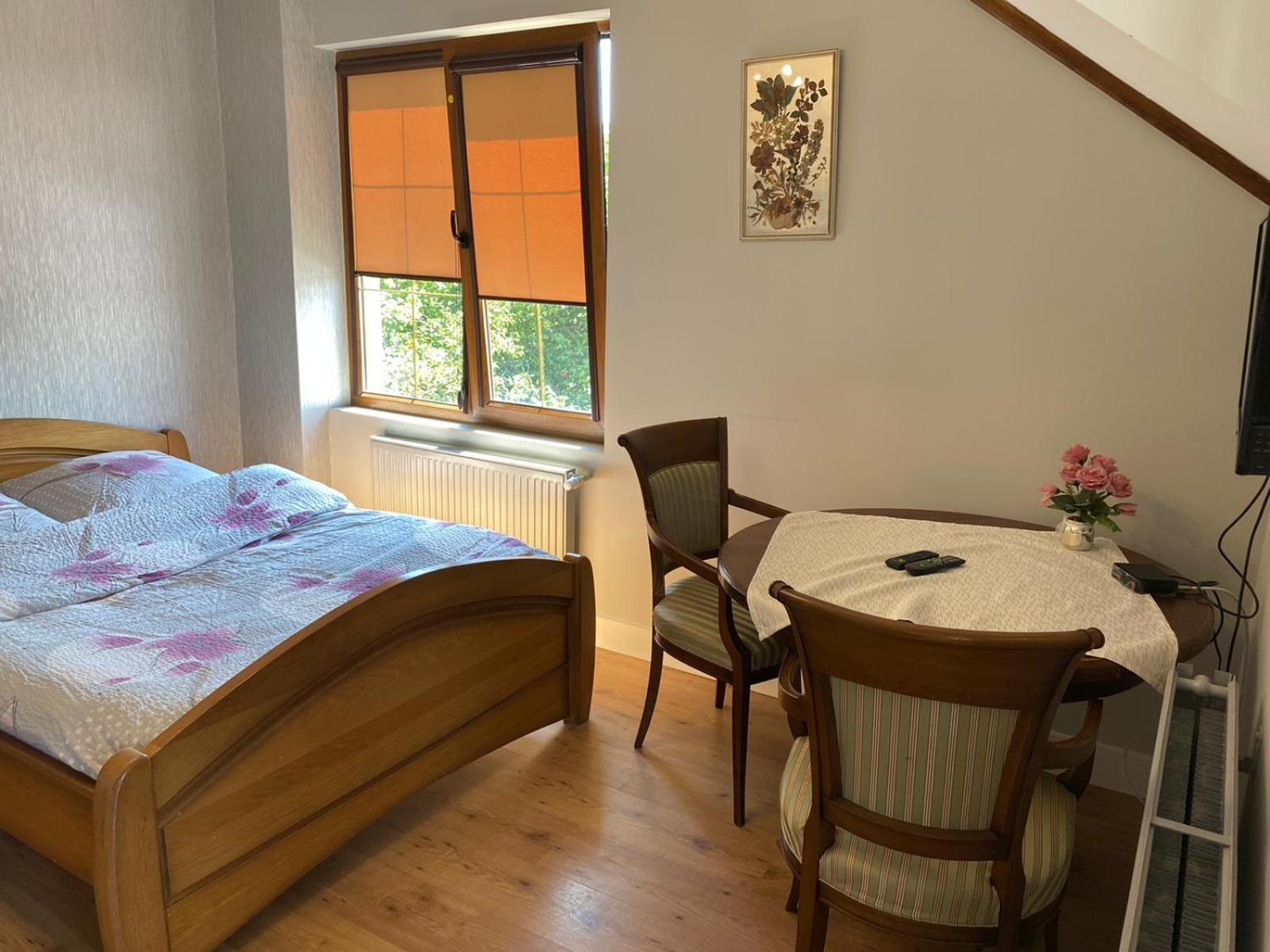 Double Room with Lake View - Photo 4