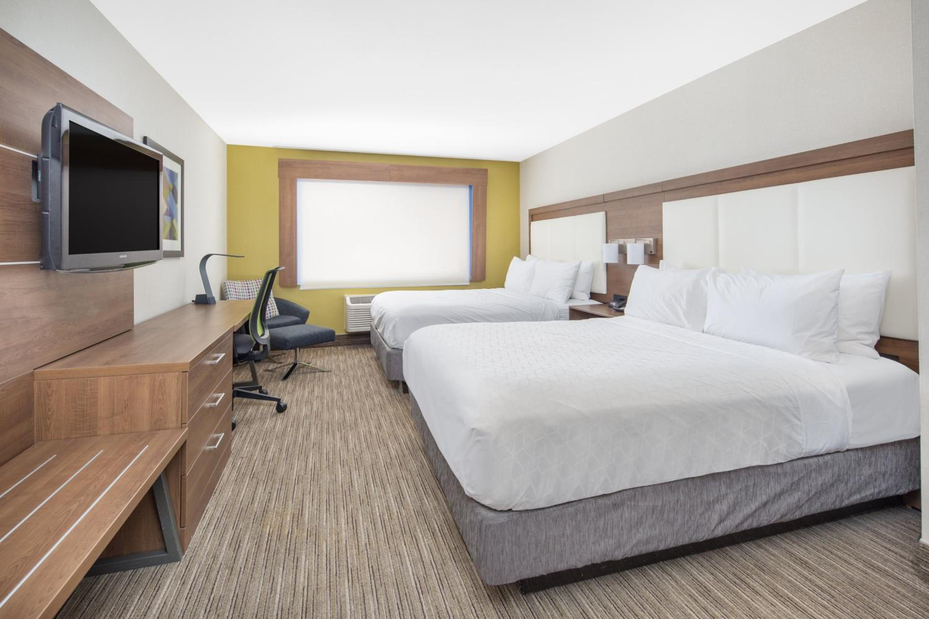 Queen Suite with Two Queen Beds and Additional Living Area