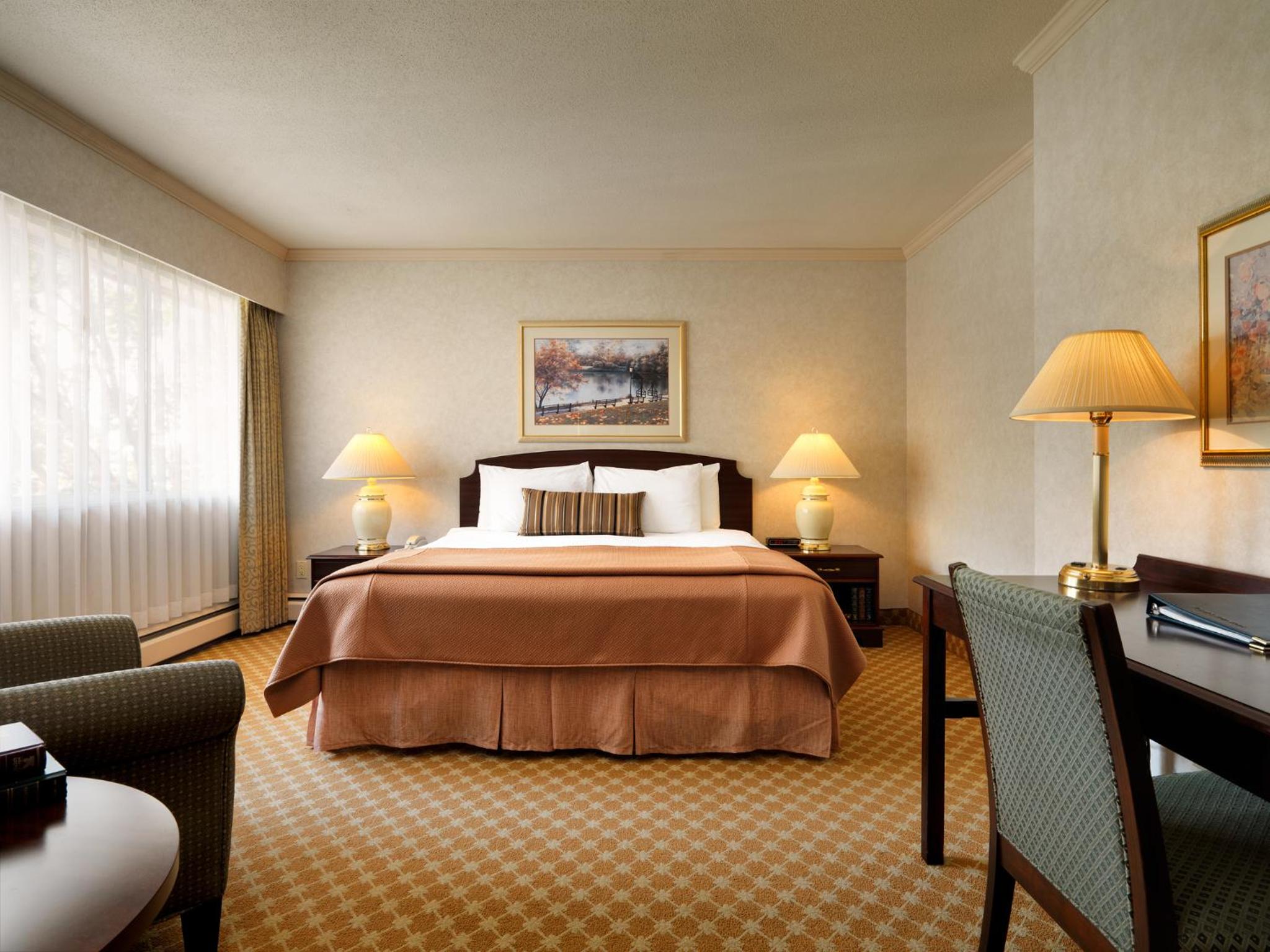 Guest Room - Photo 1