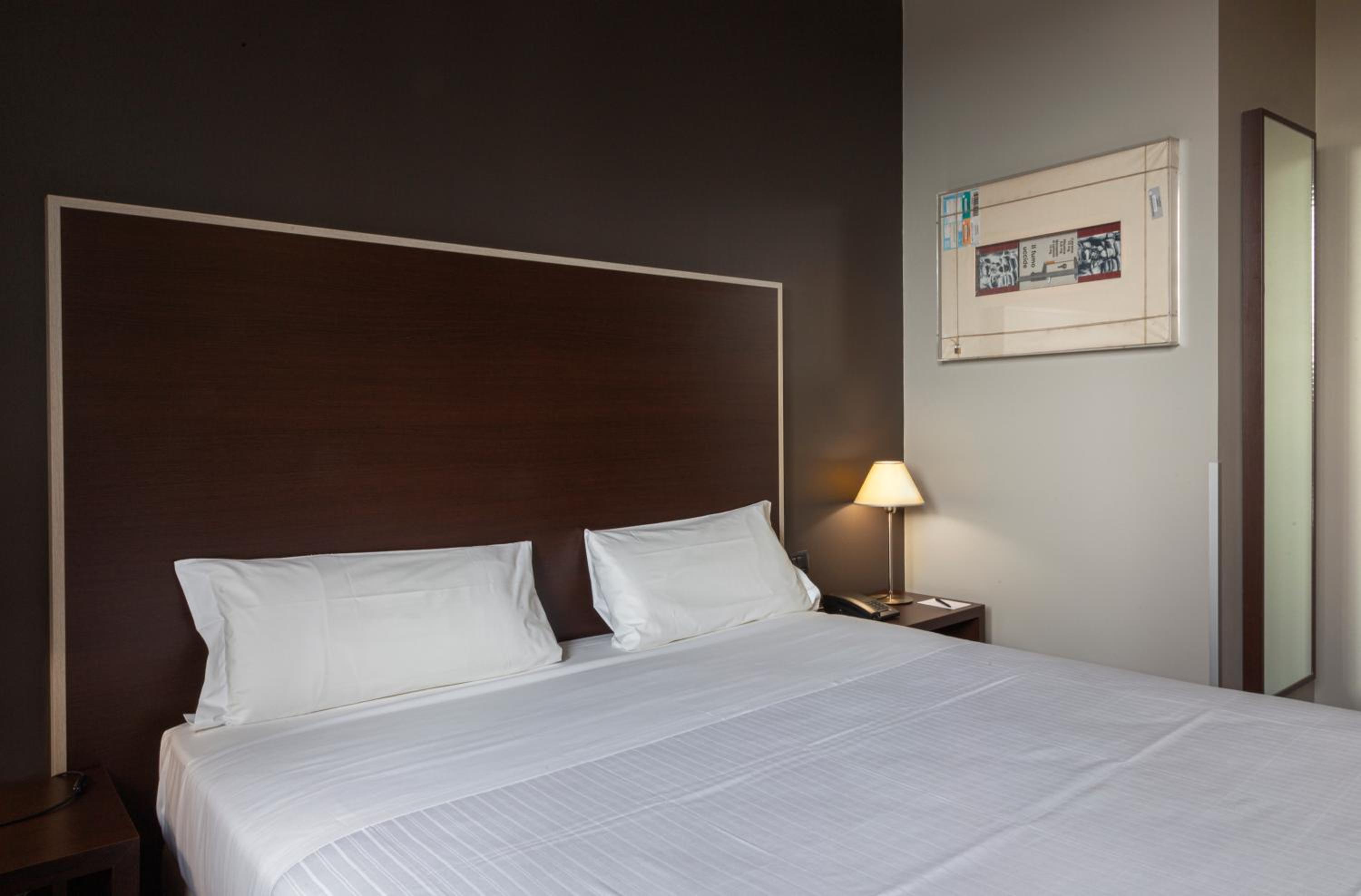 Classic Double Room - Photo 12