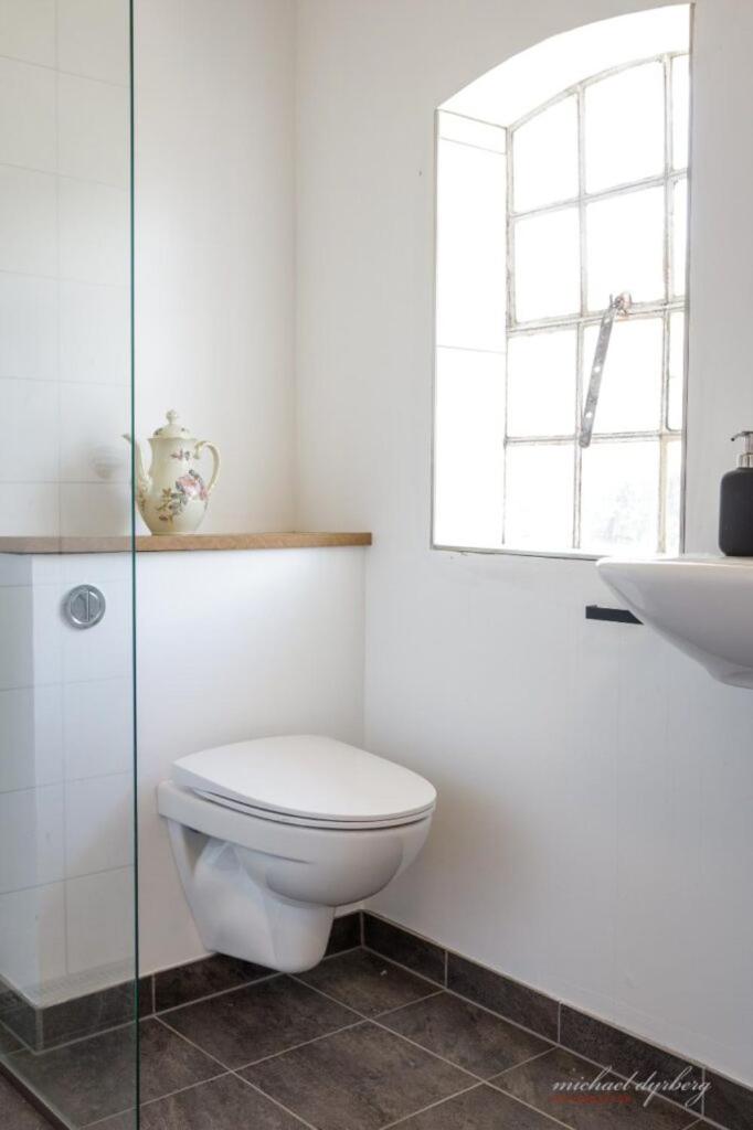 Double or Twin Room with Private Bathroom - Photo 2