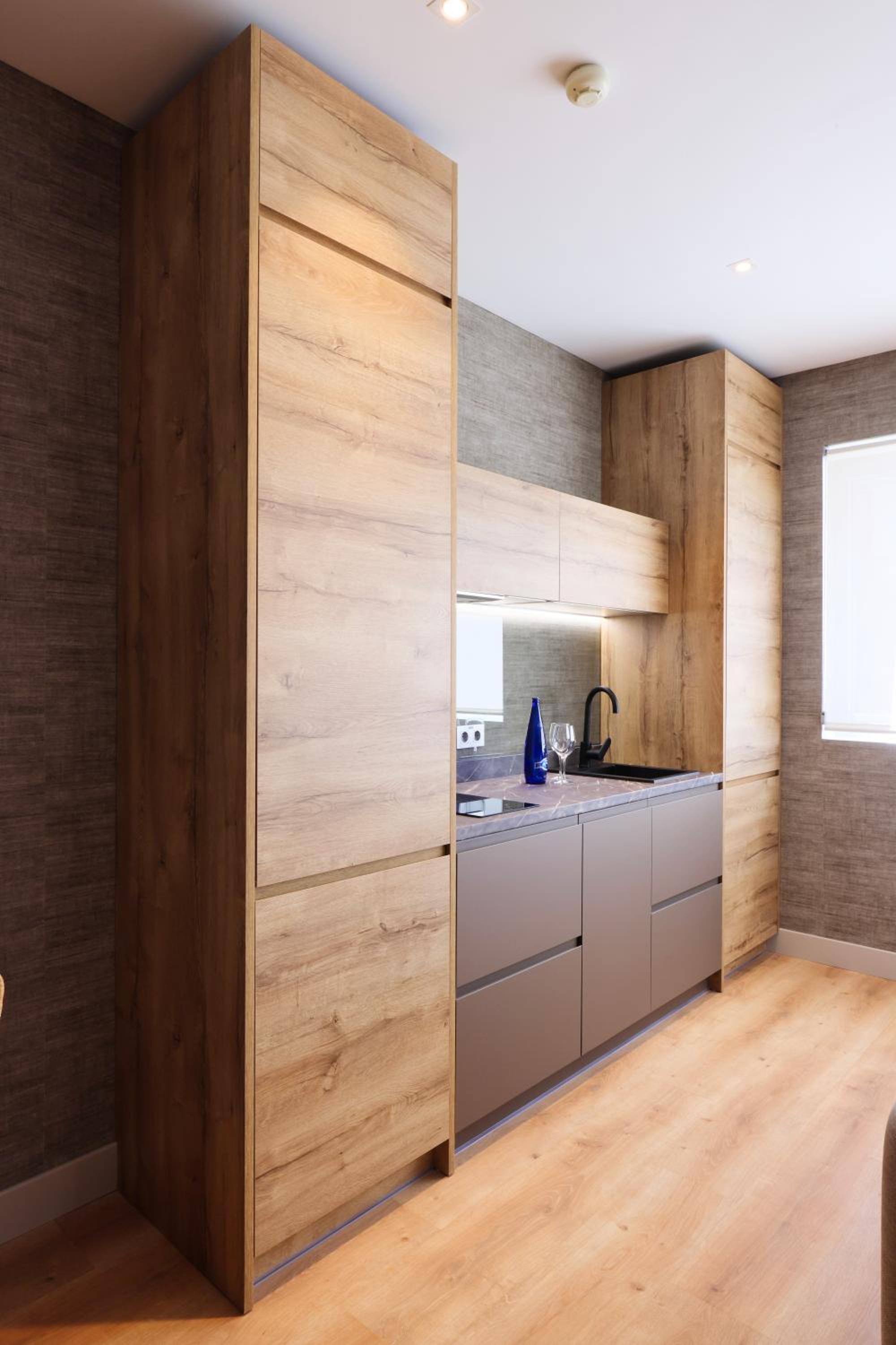 One-Bedroom Apartment - Photo 3