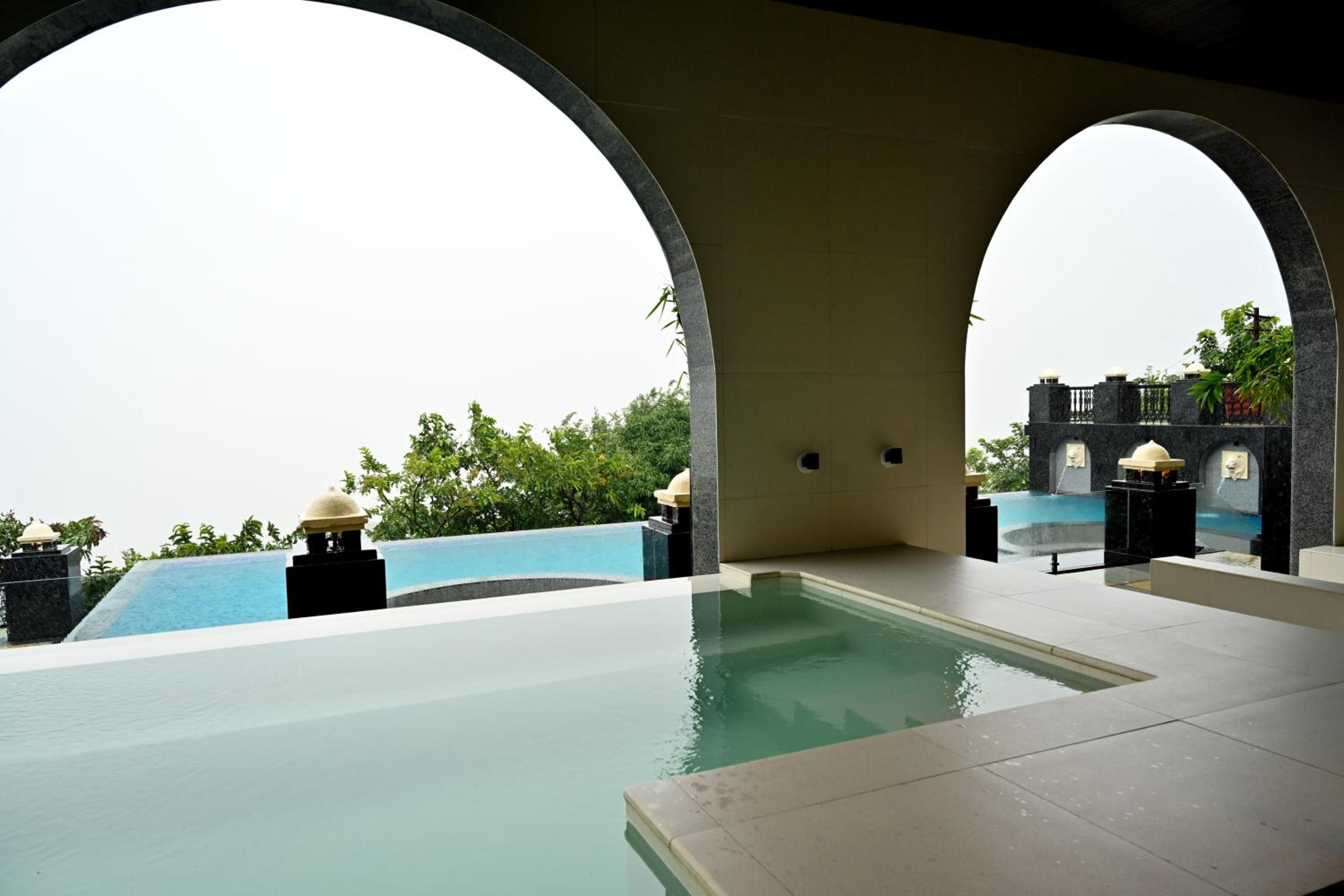 Sapphire Royal Suite - No Stags Allowed - Photo 11
