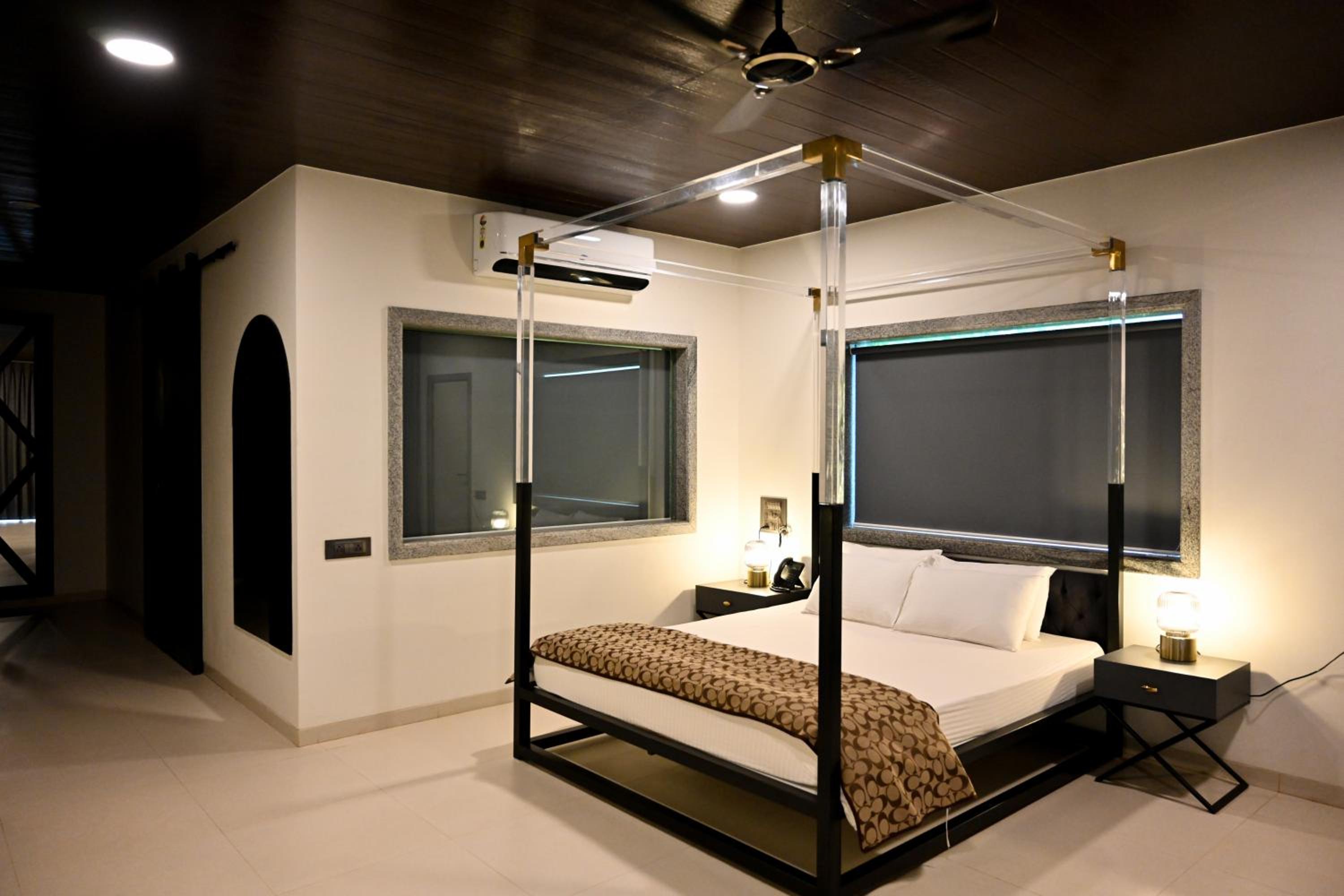 Sapphire Royal Suite - No Stags Allowed - Photo 8