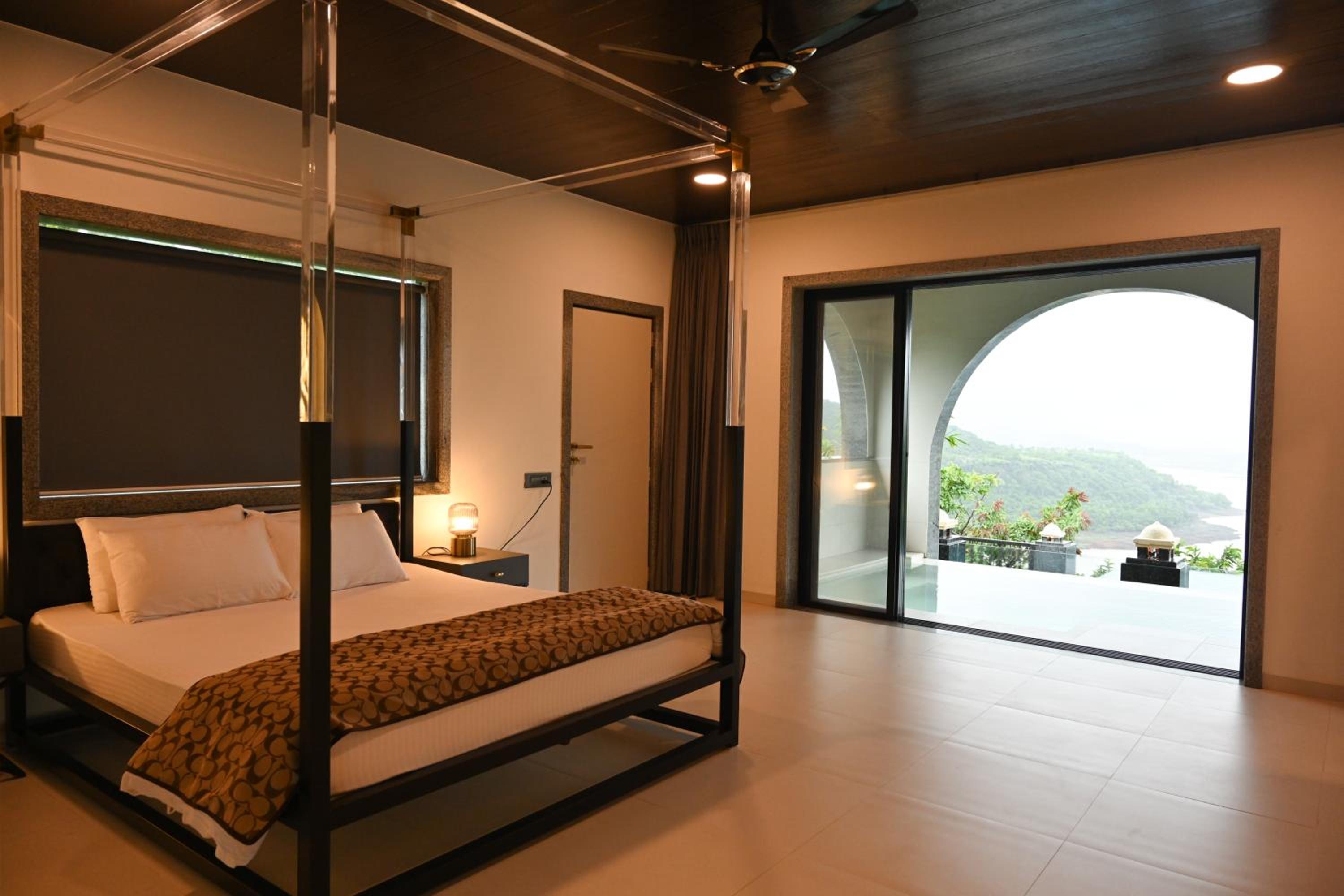 Sapphire Royal Suite - No Stags Allowed - Photo 7