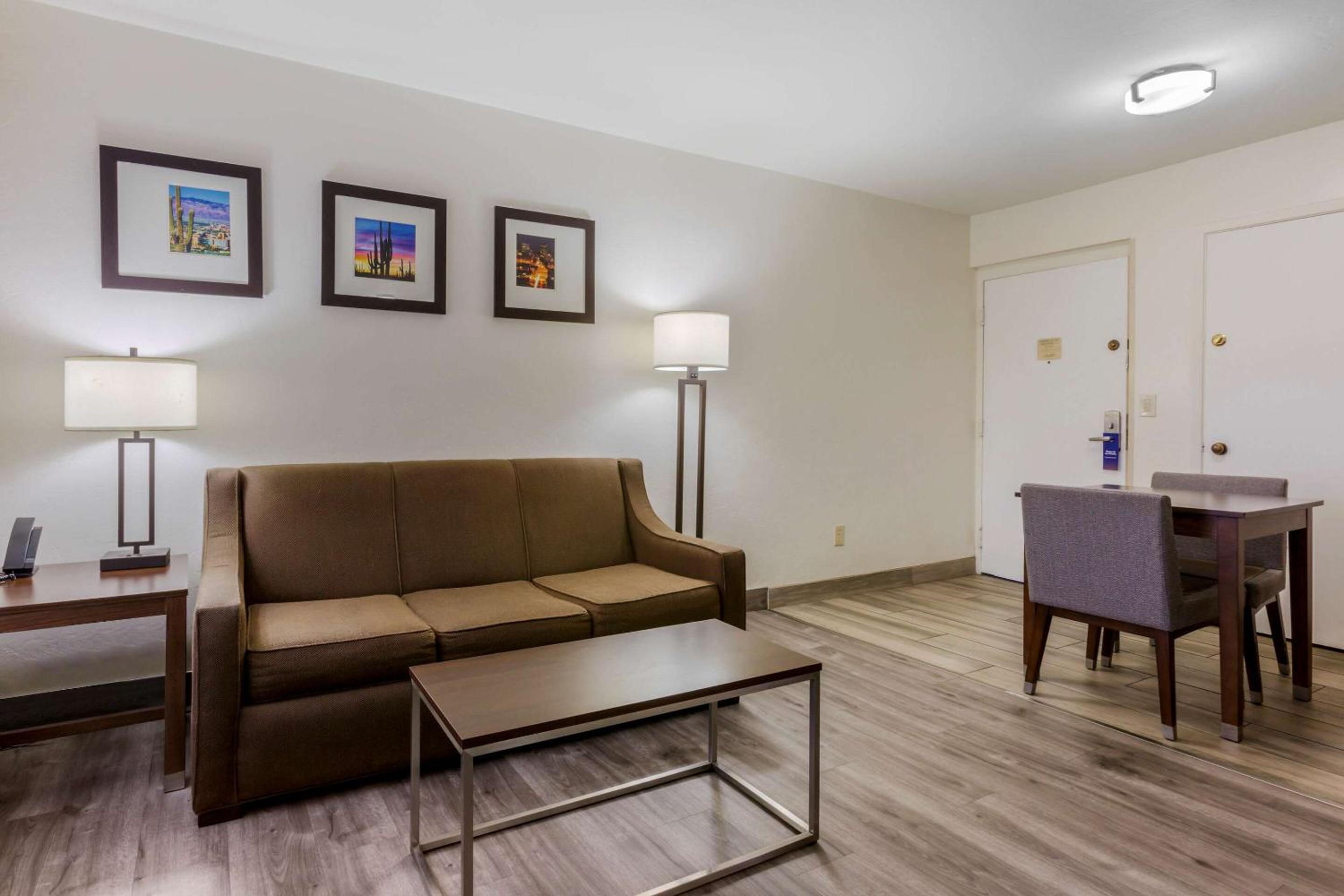 King Suite - Photo 5
