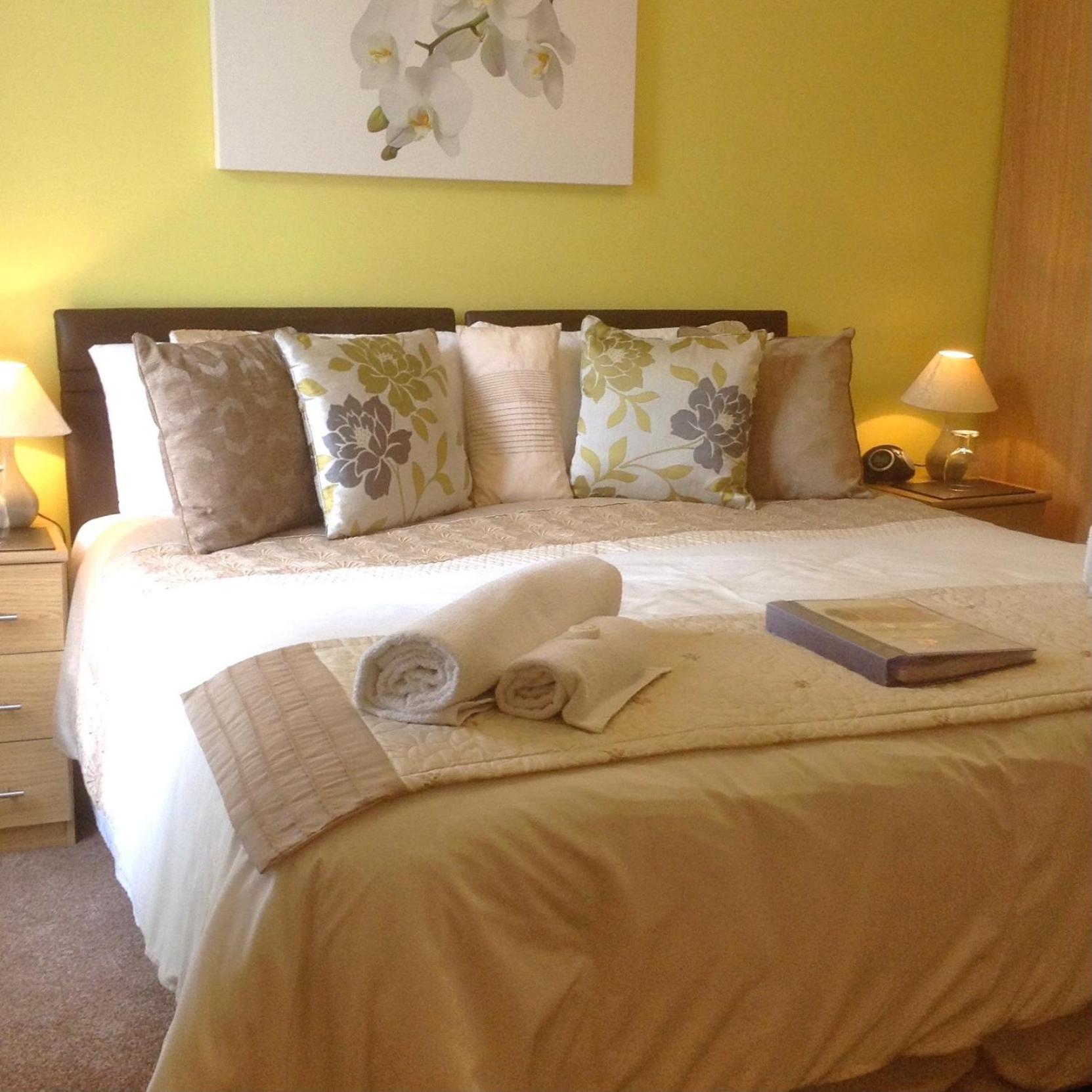 Twin Room with Private Bathroom photo 2