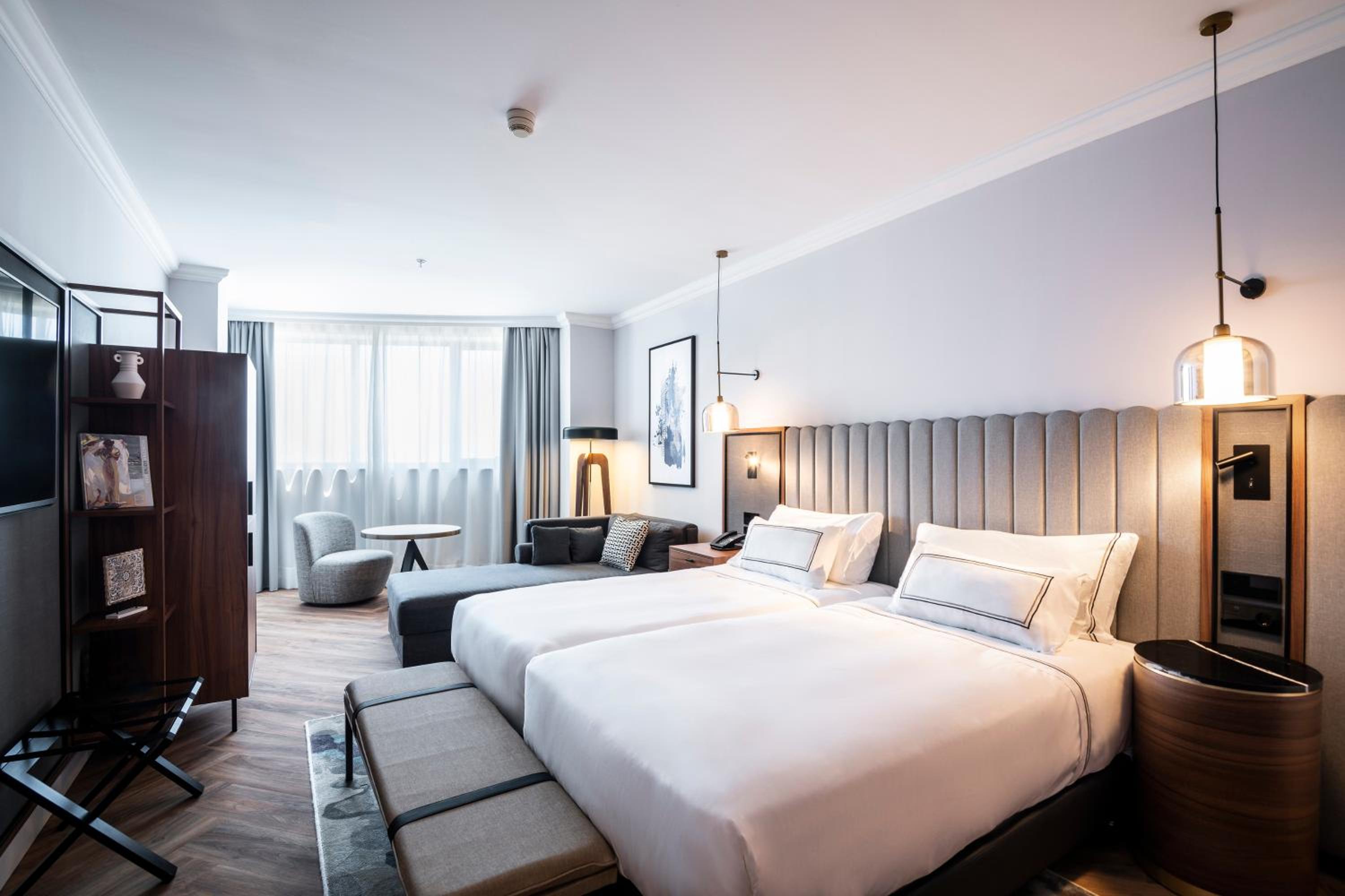 Supreme Room