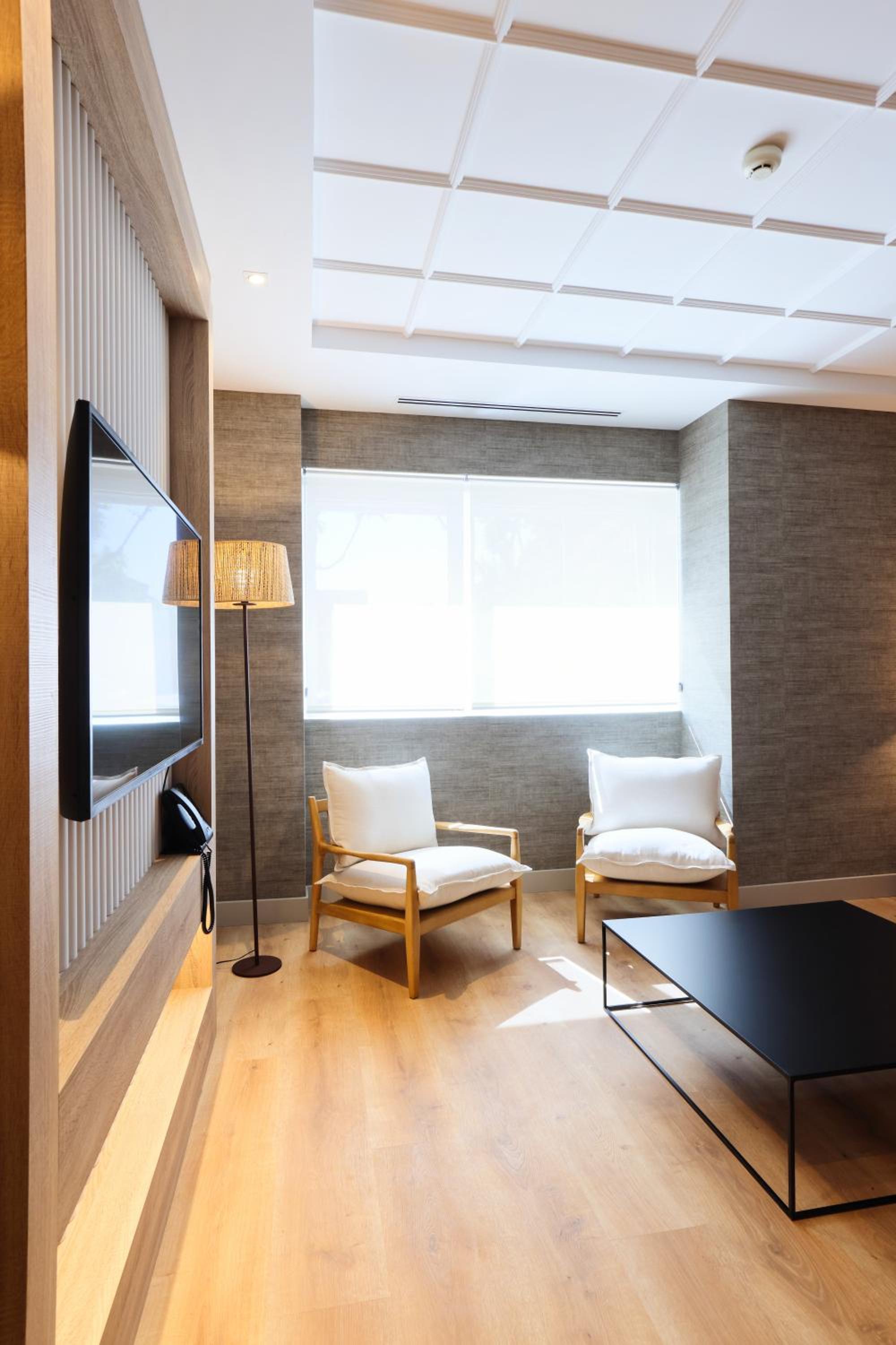 One-Bedroom Apartment - Photo 1