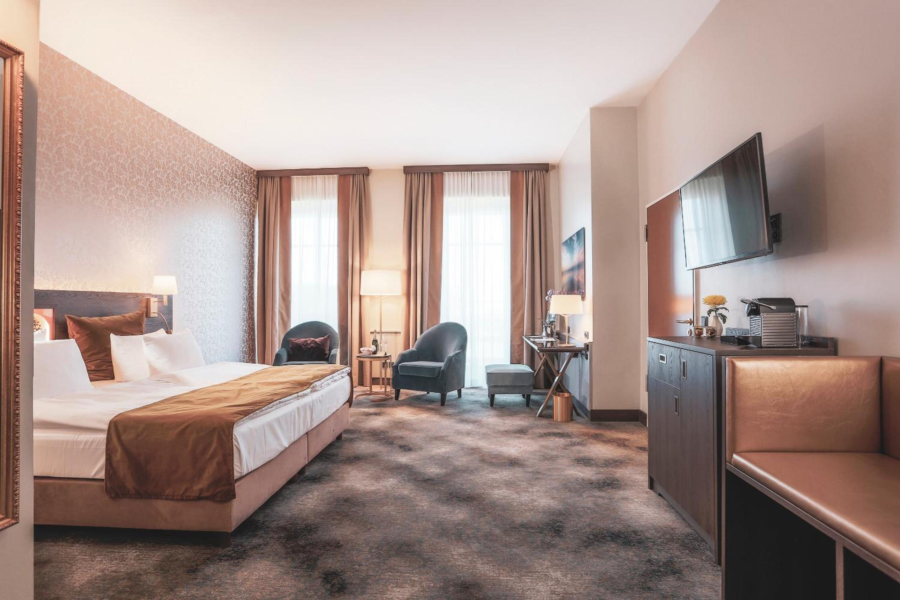 Deluxe Double or Twin Room - Photo 4
