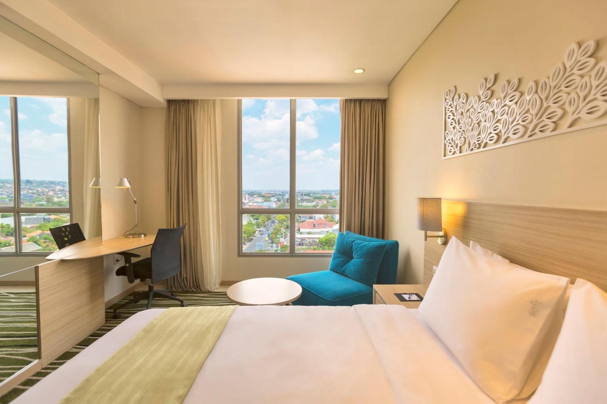 Standard Queen Room with City View - Free Breakfast photo 2