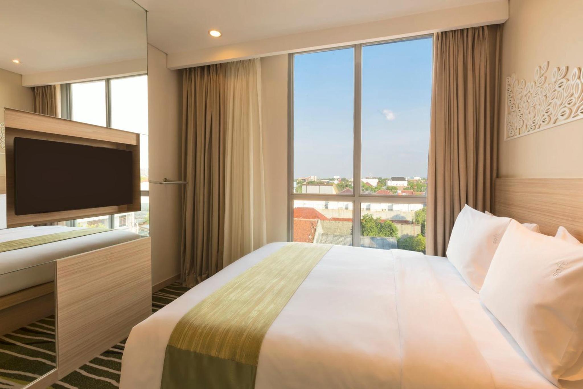 Standard Queen Room with City View and Free Breakfast - Smoking photo 3