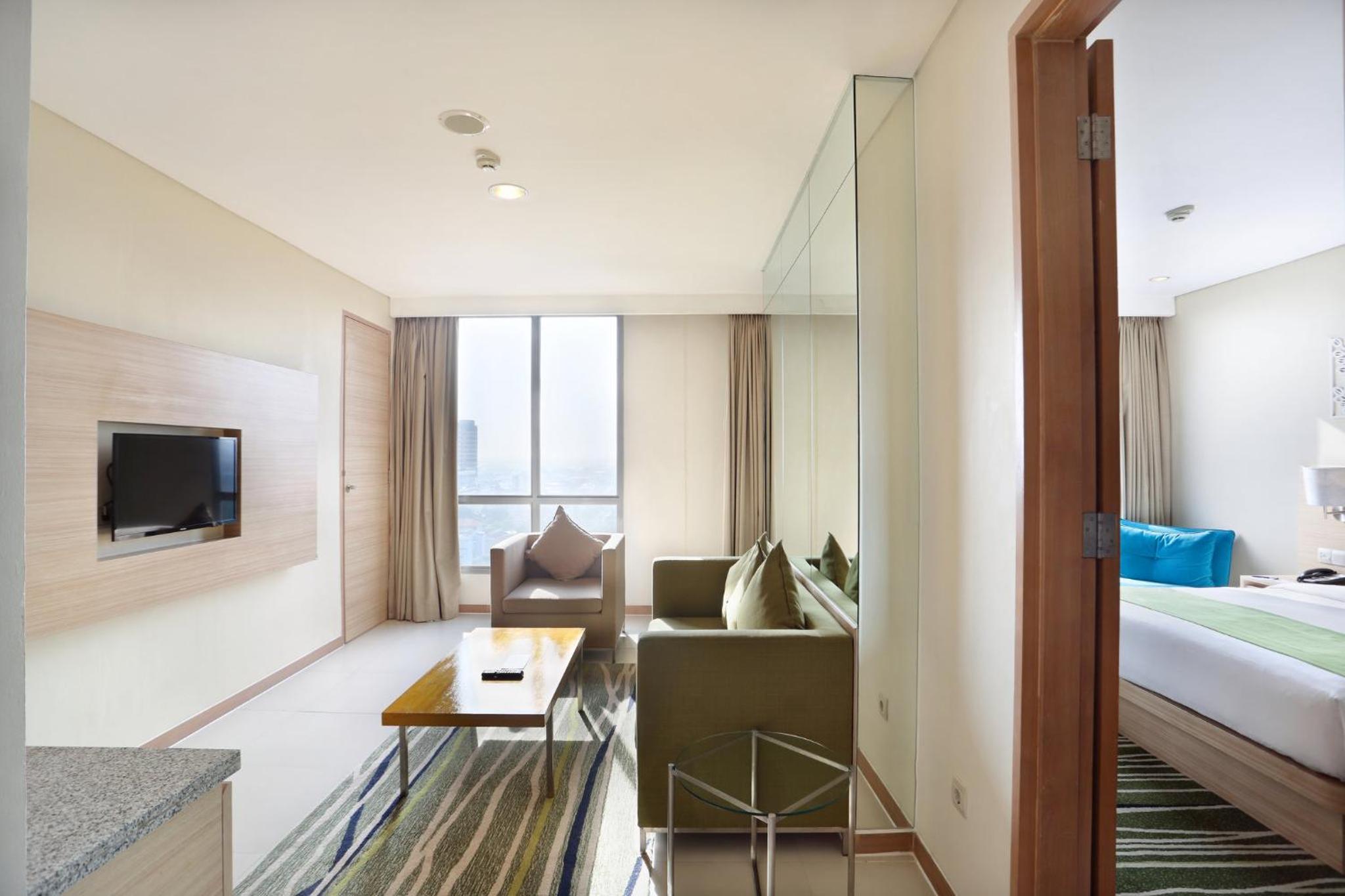 Queen Suite with Free Breakfast