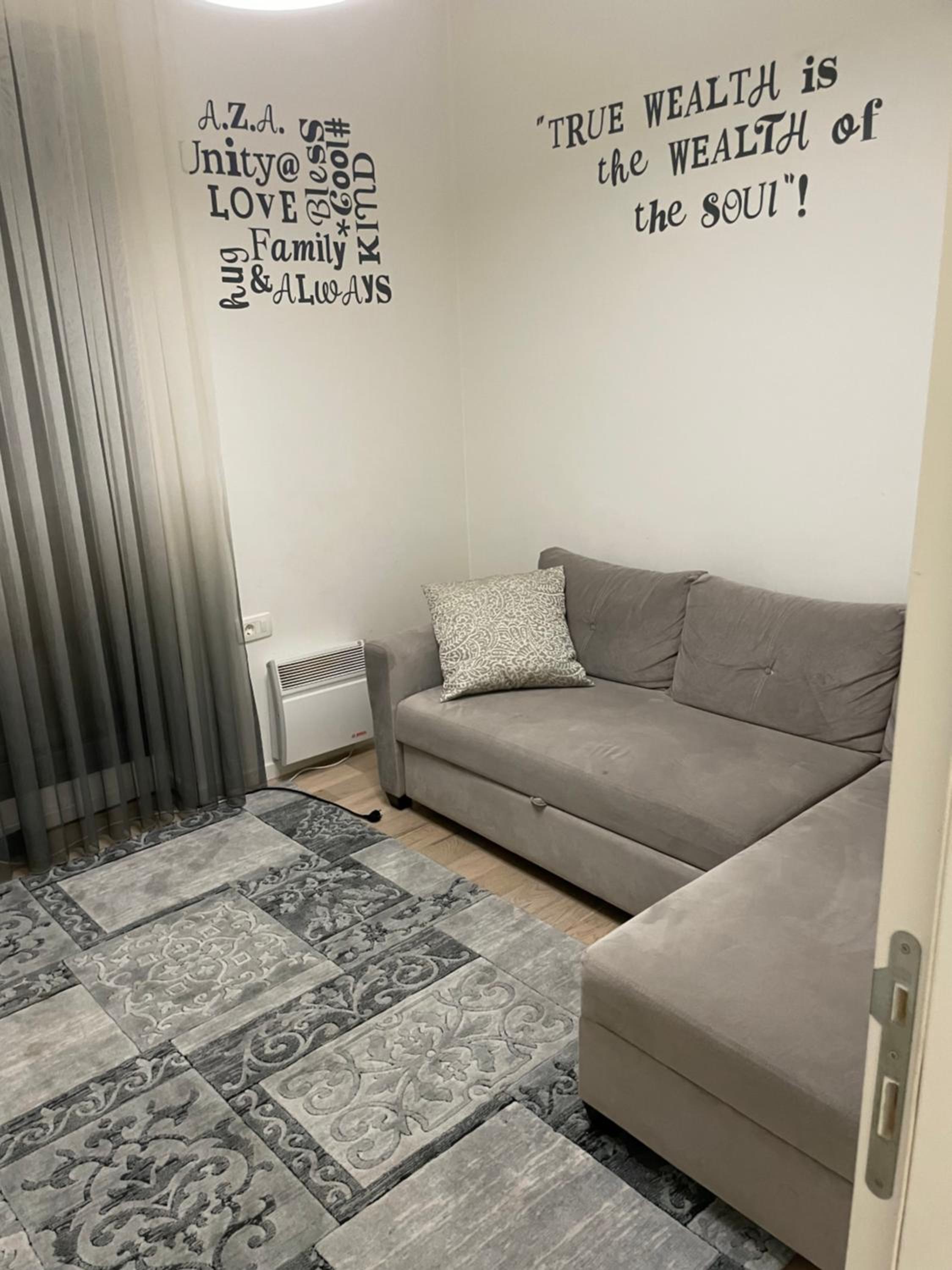 One-Bedroom Apartment photo 2