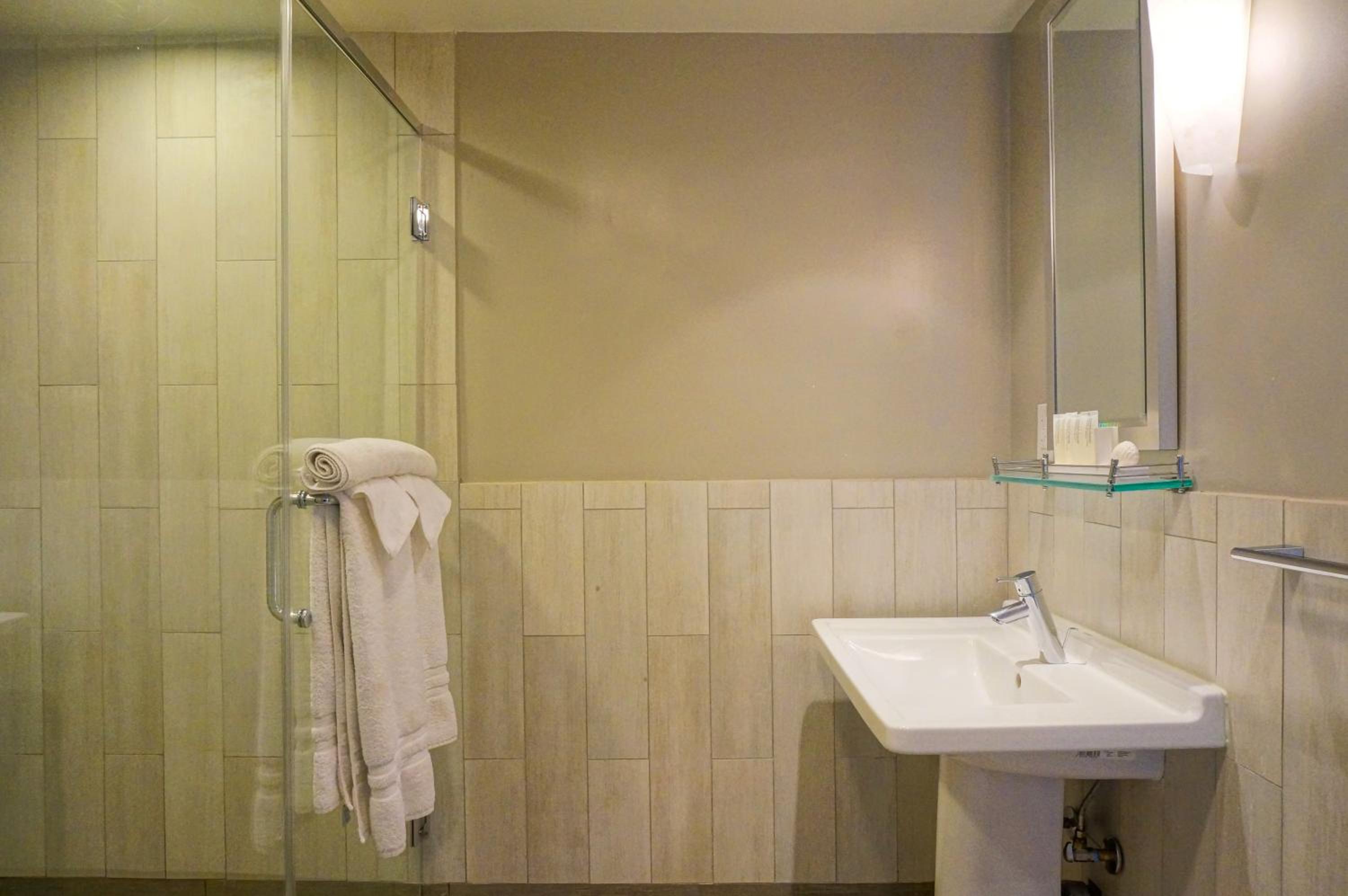 Deluxe Queen Room - Photo 2