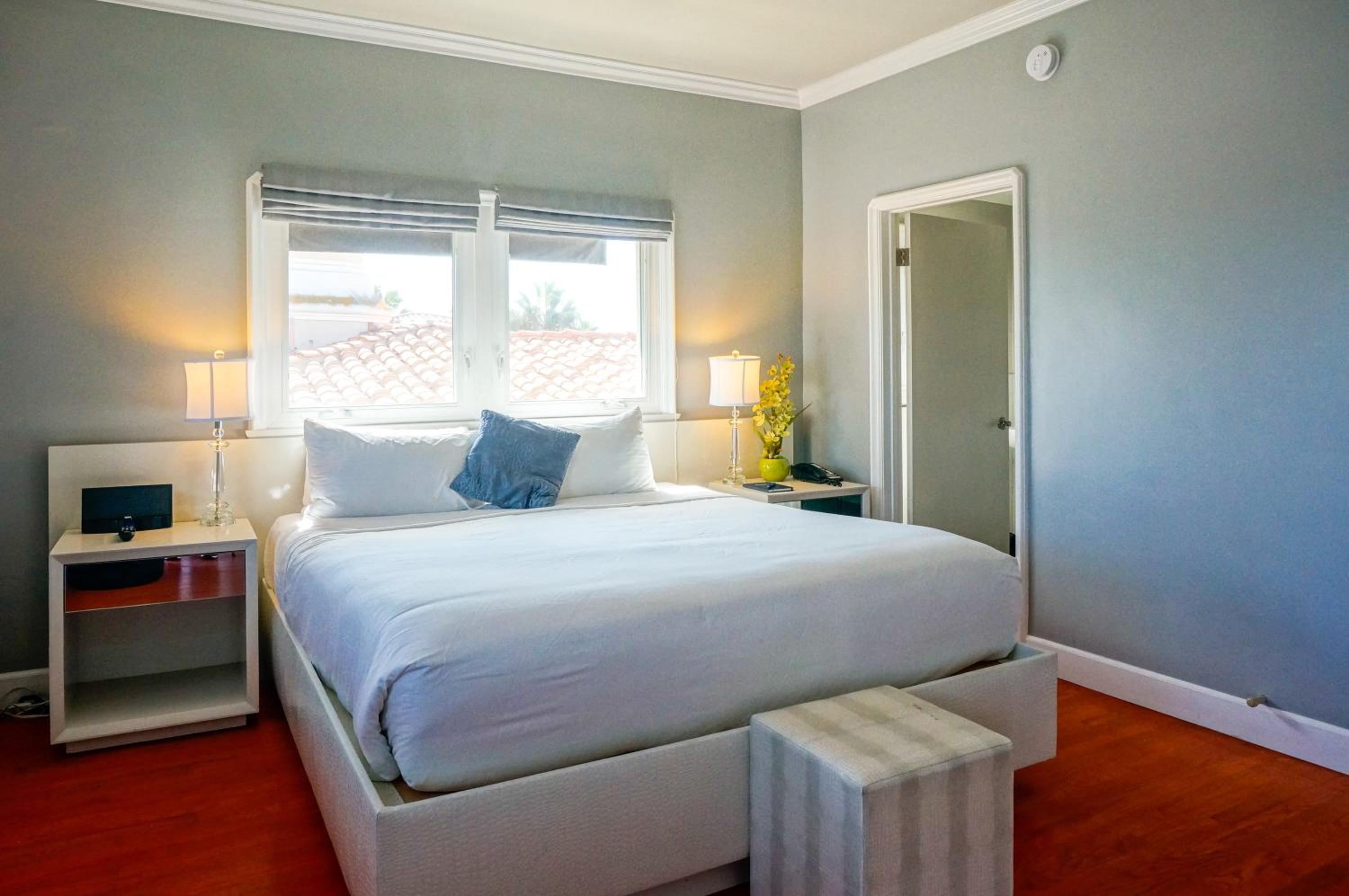 Deluxe Queen Room - Photo 1