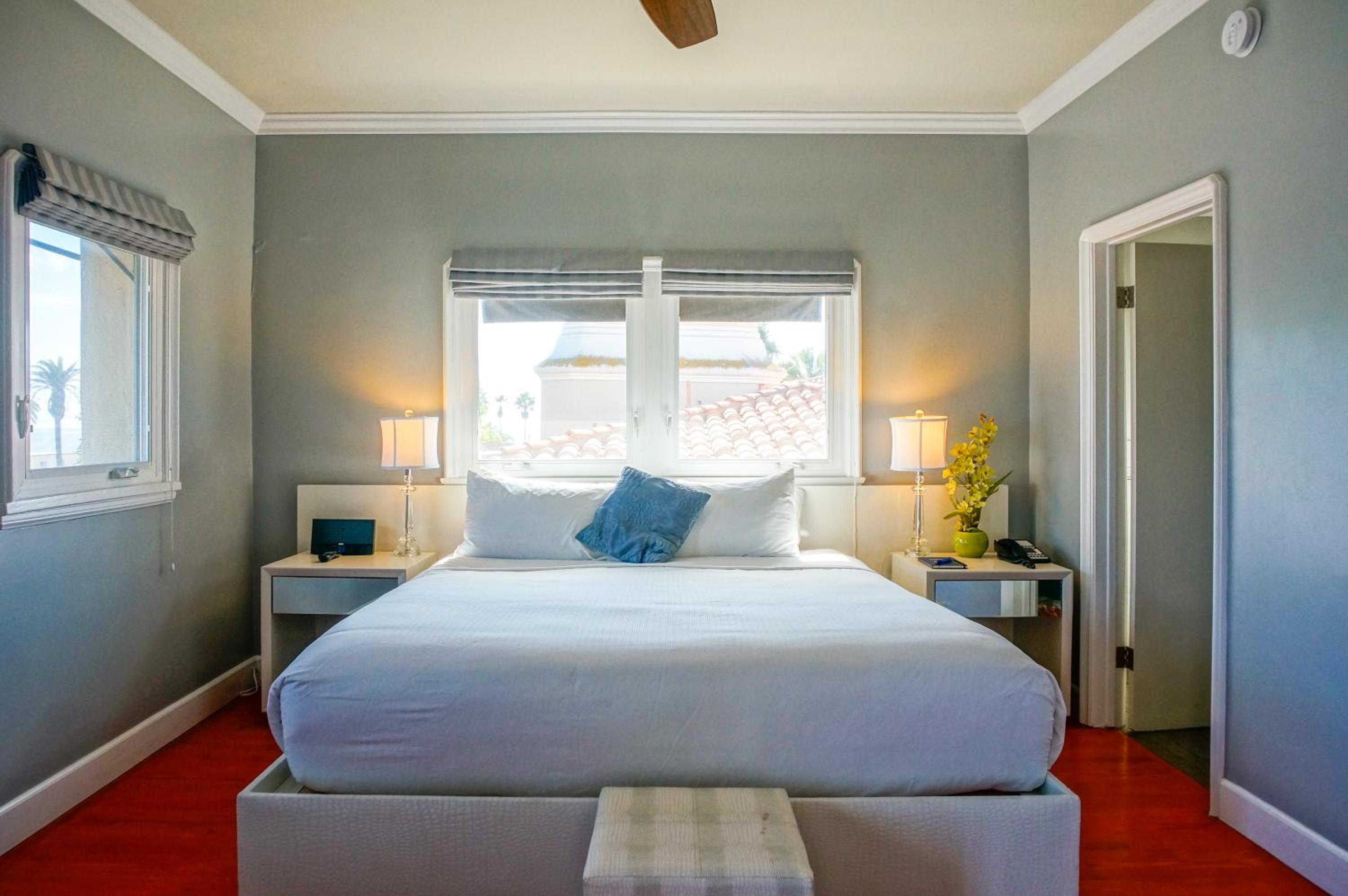 Deluxe Queen Room - Photo 7